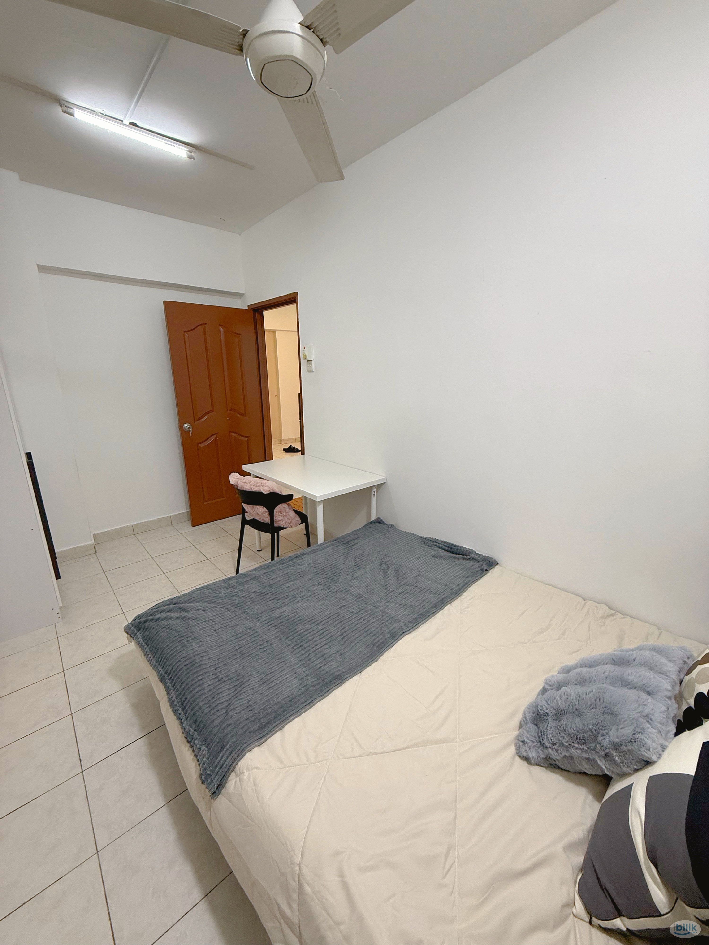 ✨ Muslim Male Ready to Move In | Middle Room | Near IKEA & Curve - Image 3