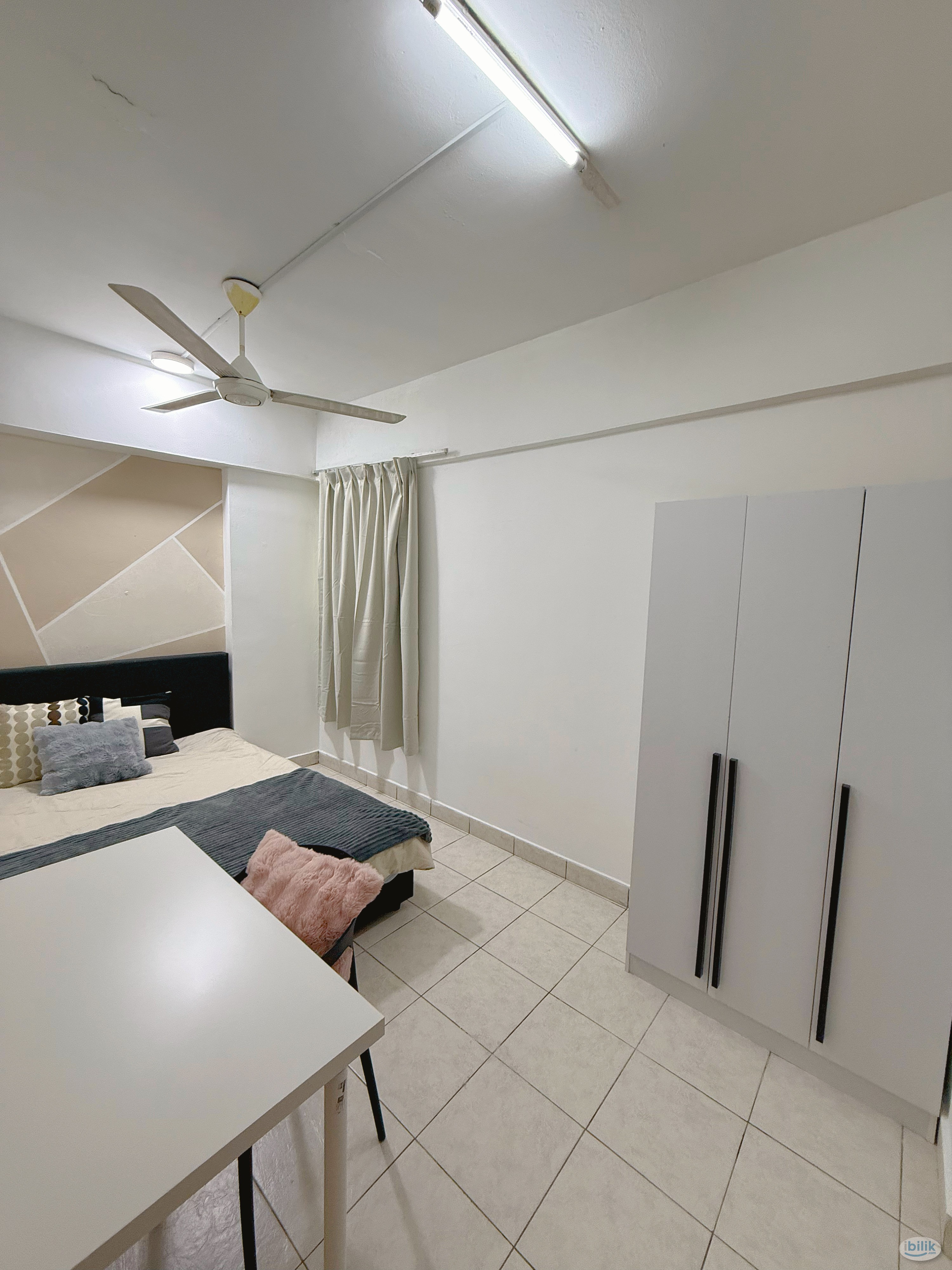 🏡Muslim Male Fully Furnished Middle Room | Pelangi Damansara | Free WiFi - Image 1