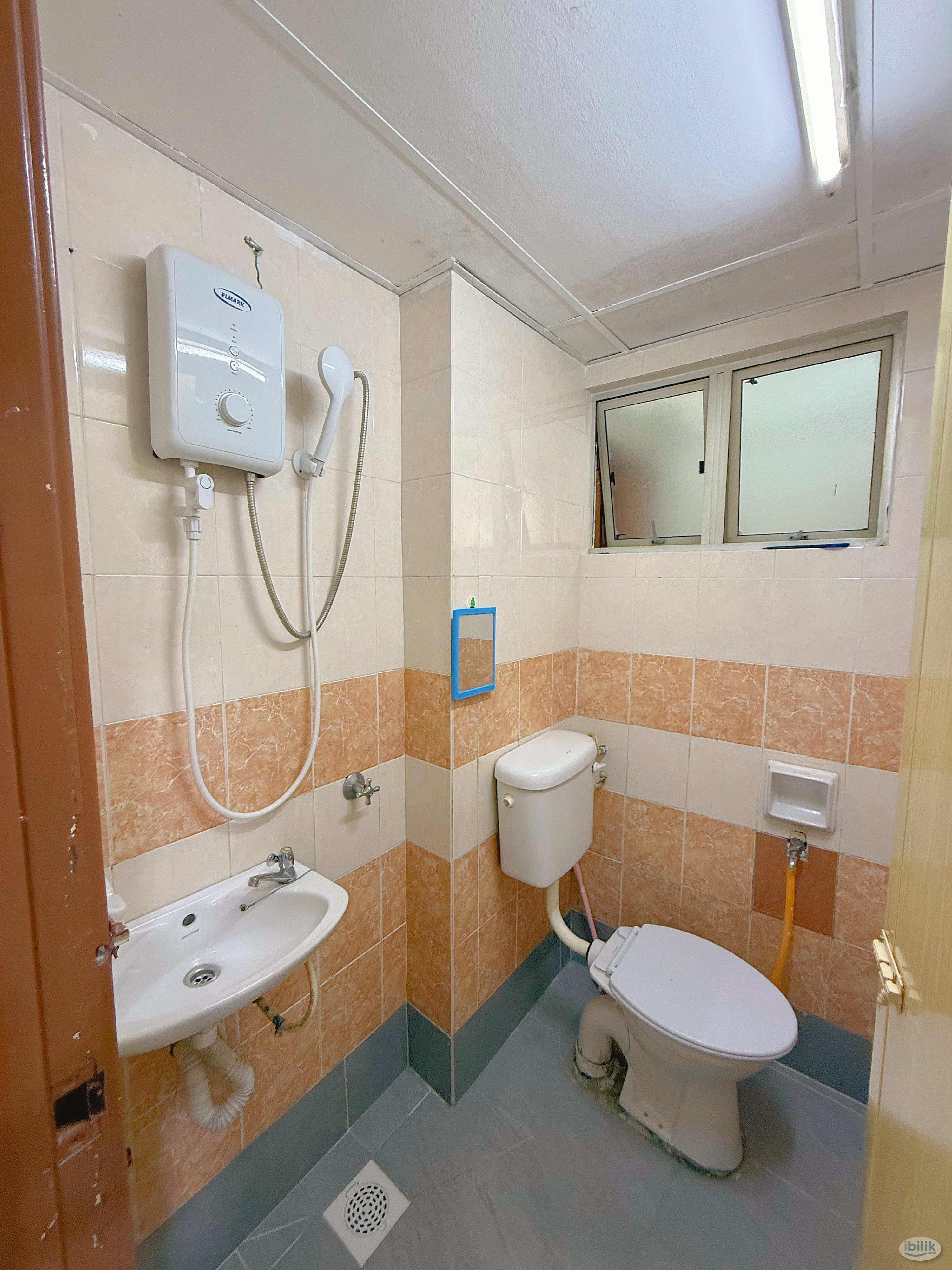💼 Muslim Male Ori Single Room for Working Adults | Pelangi Damansara | Free Utilities - Image 4