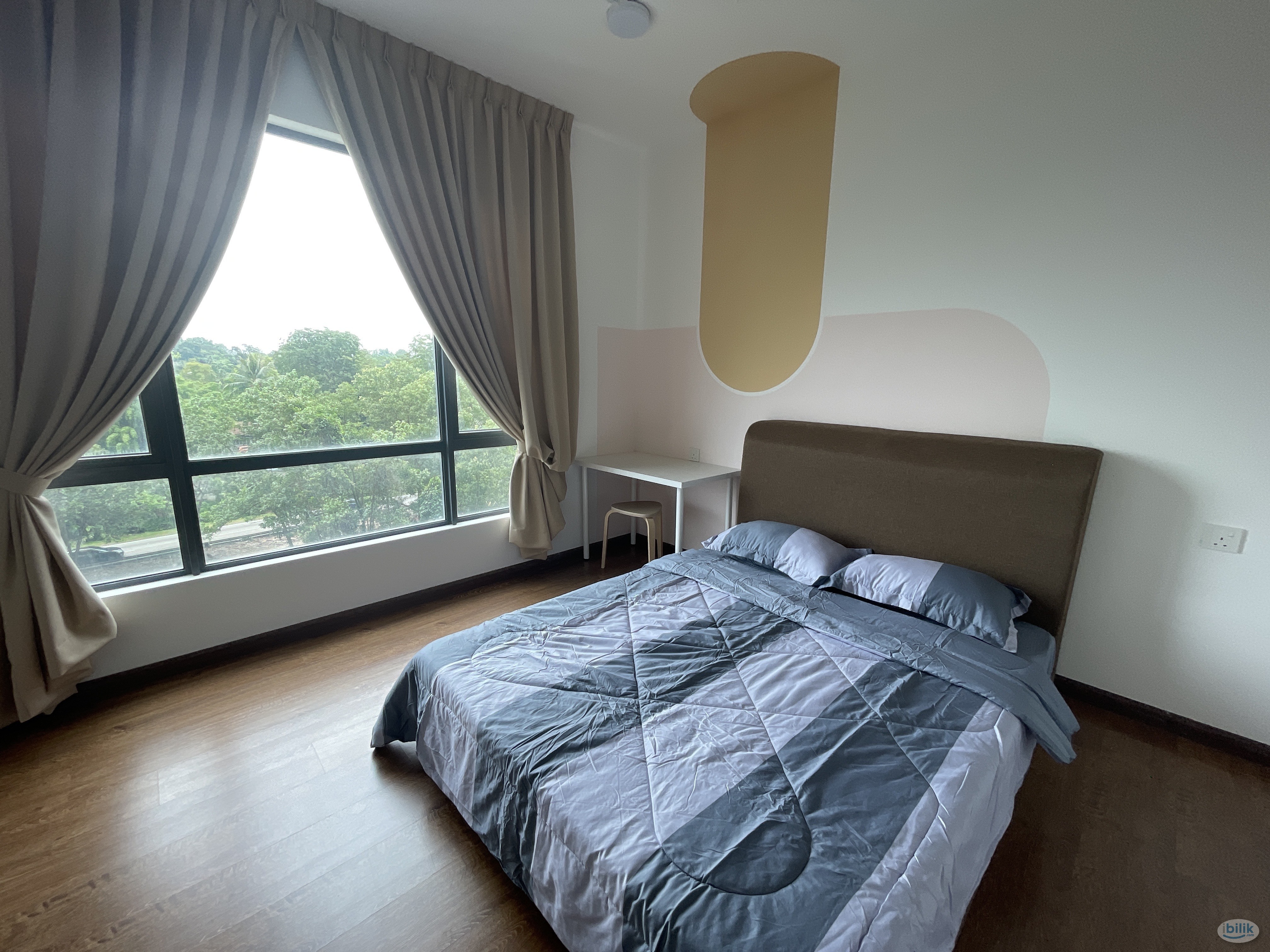 JB Central Park @ Tampoi Master Queen Bedroom For Rent - Image 1