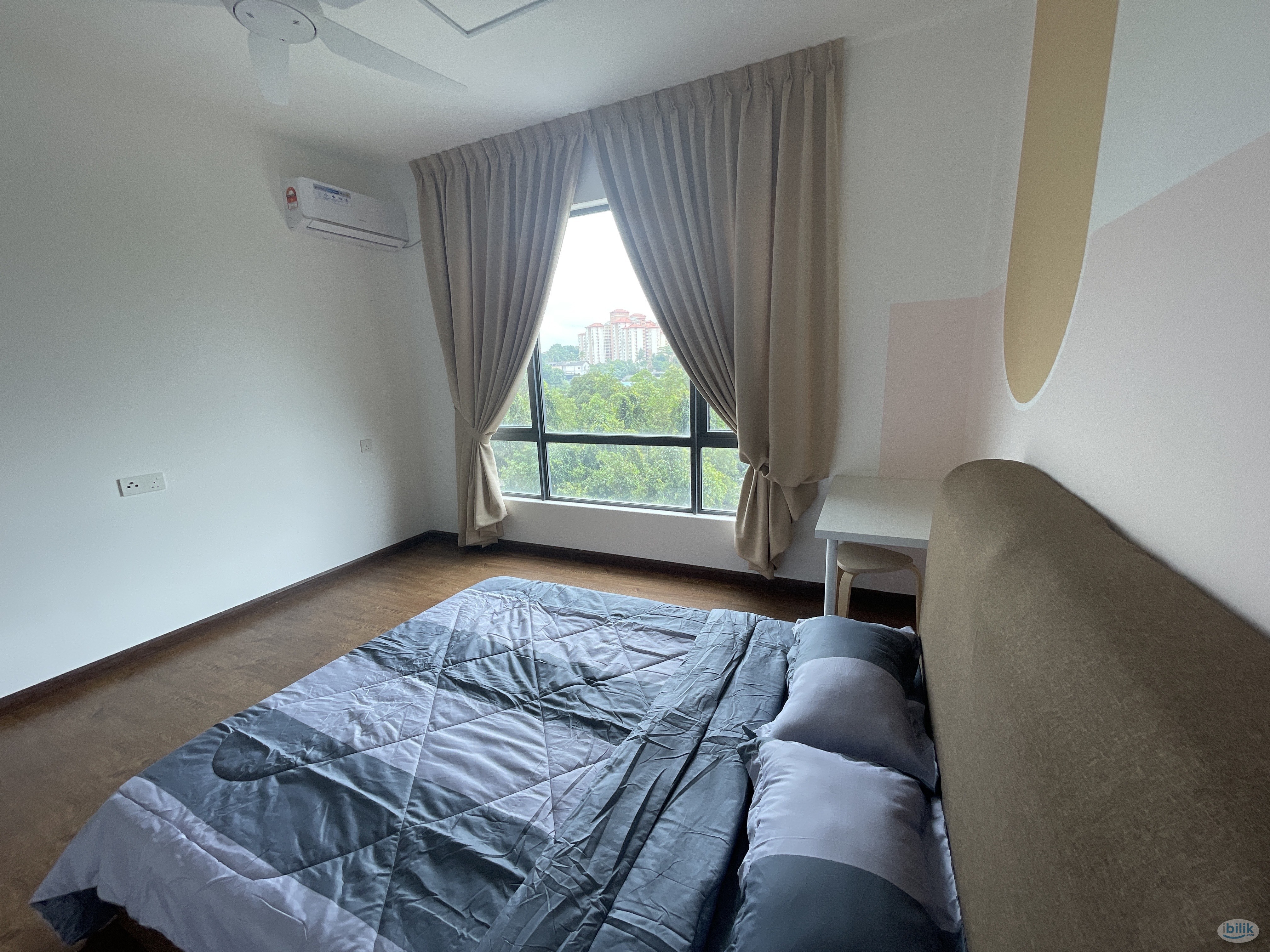 JB Central Park @ Tampoi Master Queen Bedroom For Rent - Image 2