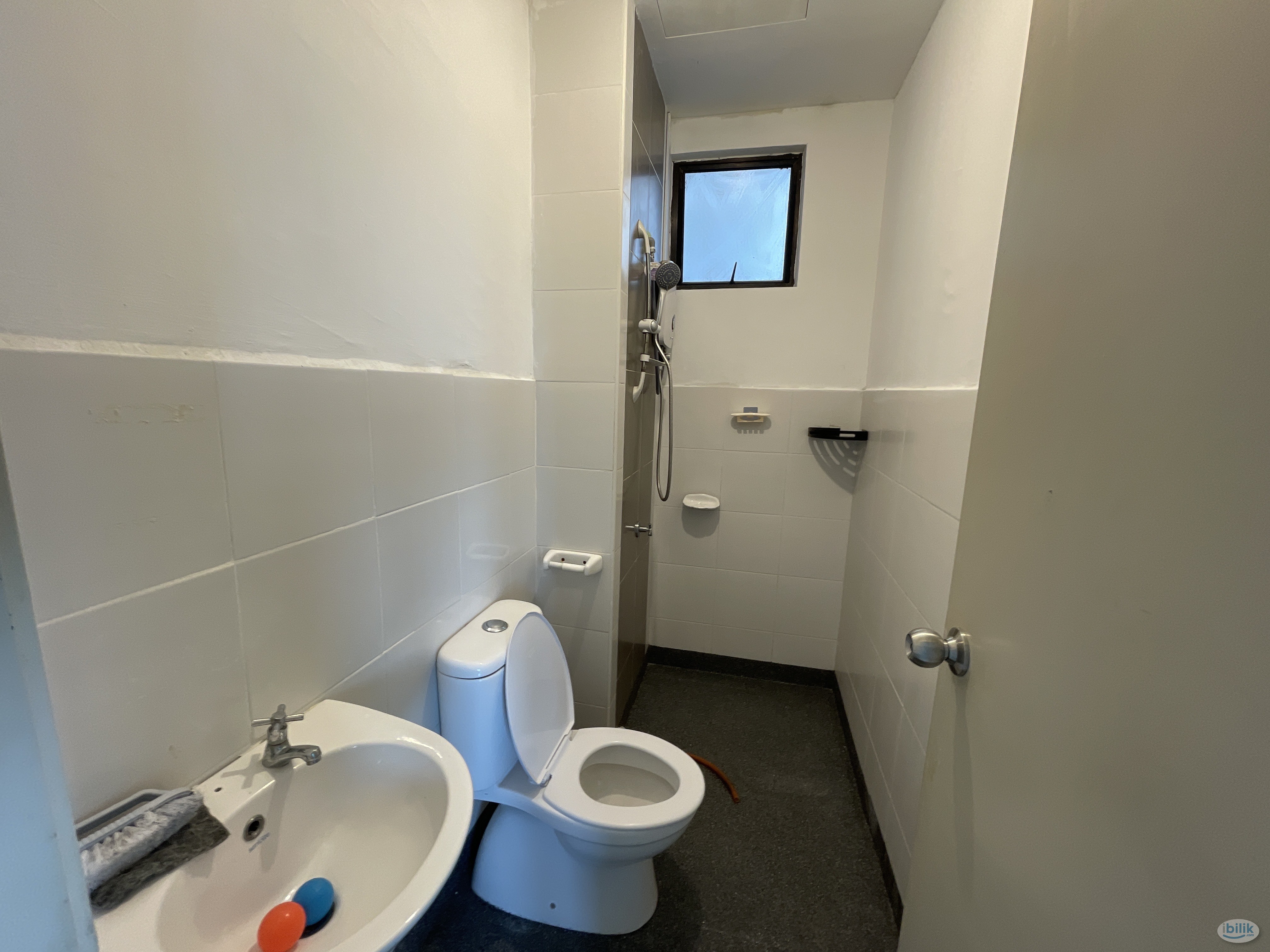 JB Jentayu Residency @ Tampoi Middle Queen Bedroom For Rent - Image 2