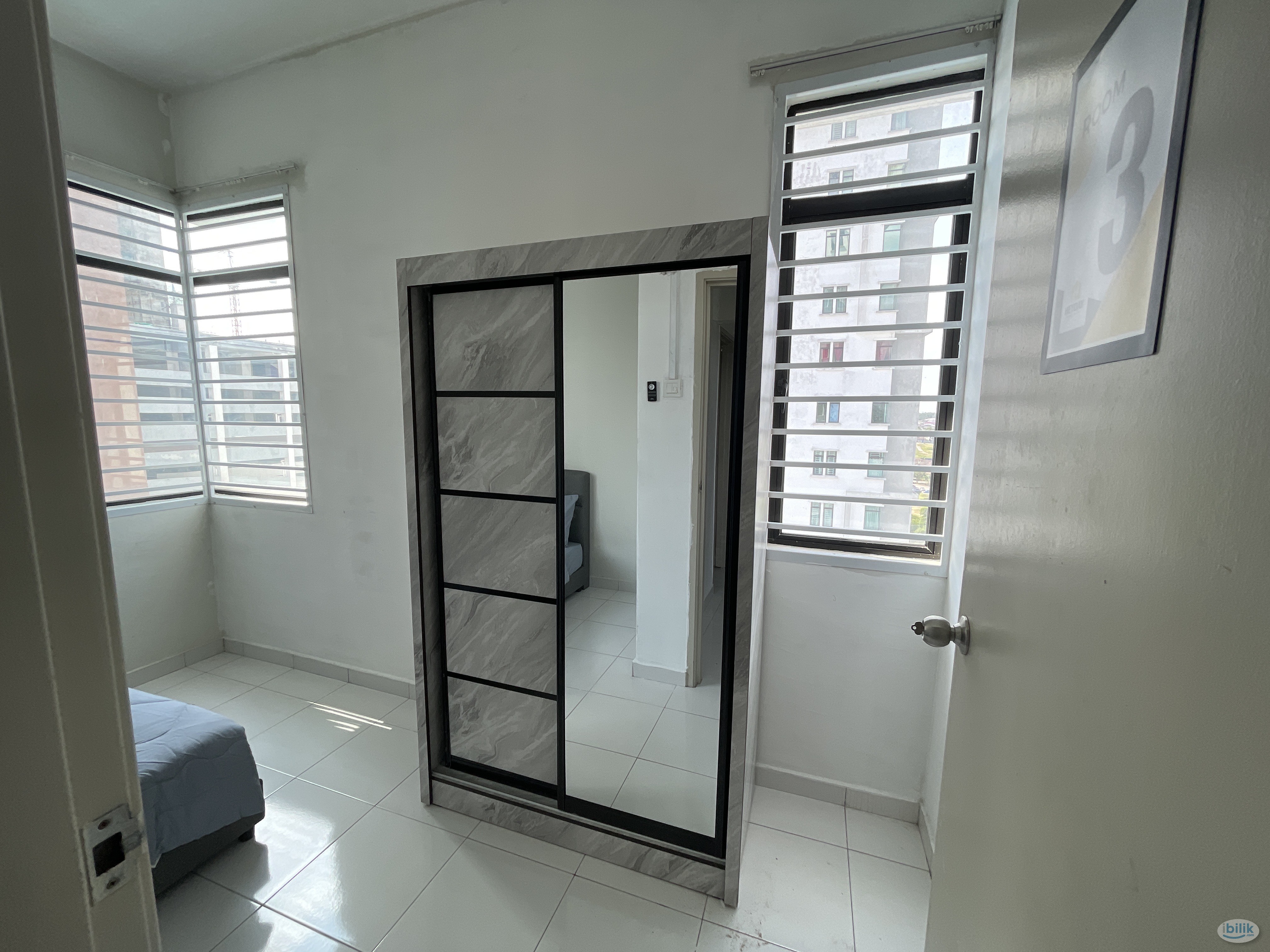 JB Jentayu Residency @ Tampoi Middle Queen Bedroom For Rent - Image 3