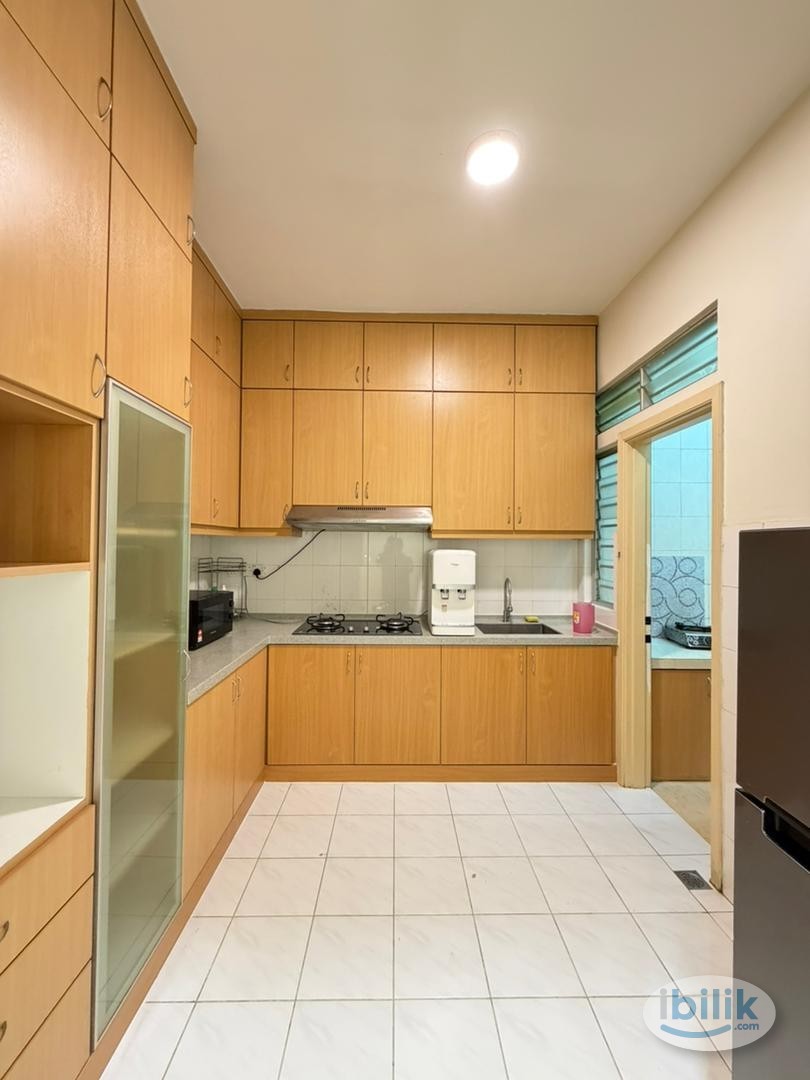 Seri Maya Condominiums_R1 Master Room_Female 1or 2 Pax_Near LRT Setiawangsa - Image 1