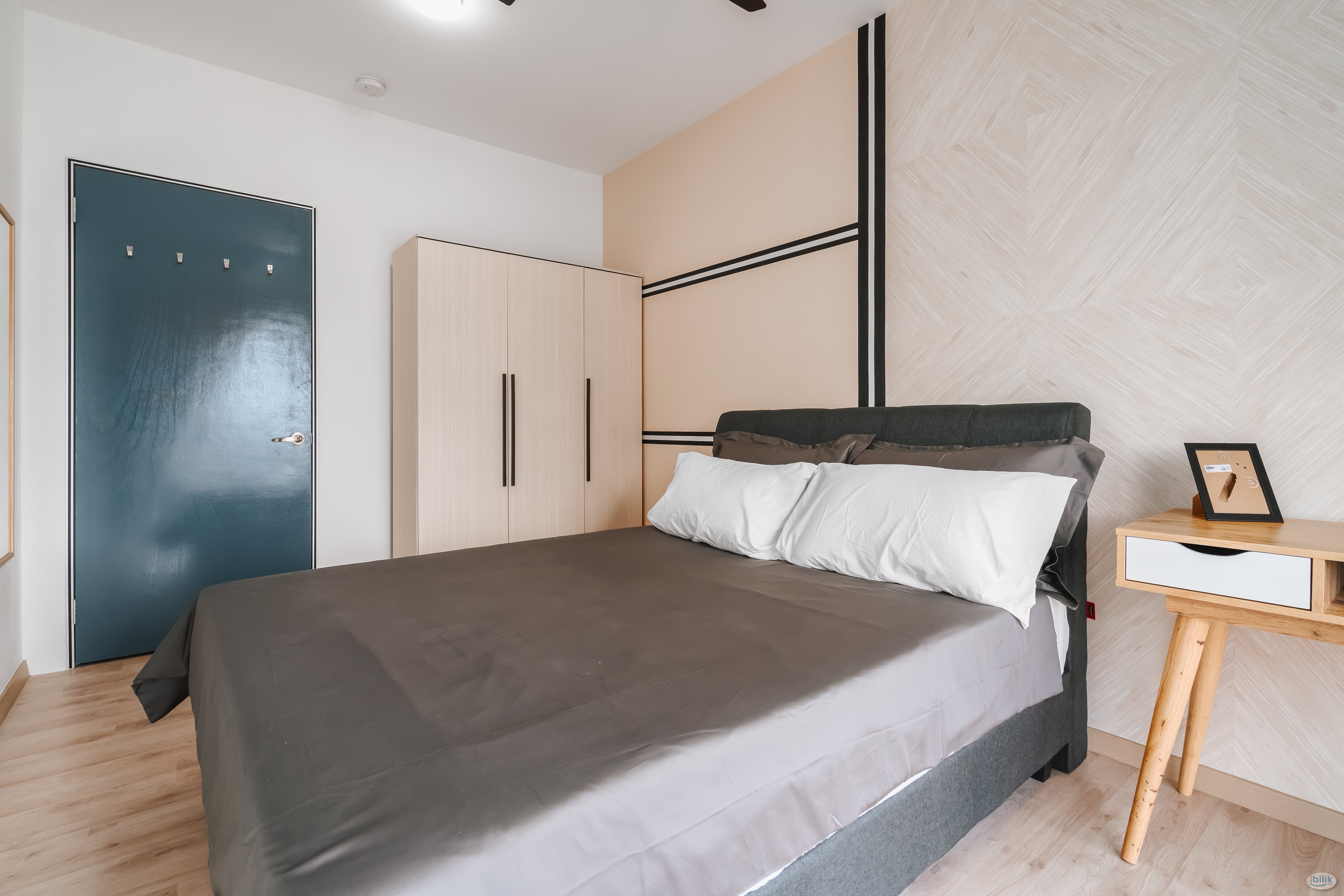 Middle Room at Emporis, Kota Damansara - Image 2