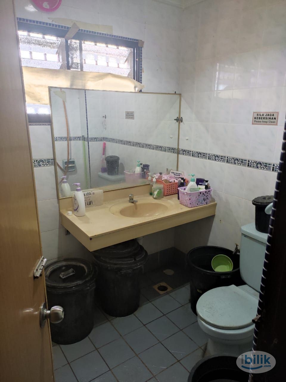 Middle Room at Taman Sri Serdang, Seri Kembangan - Image 2