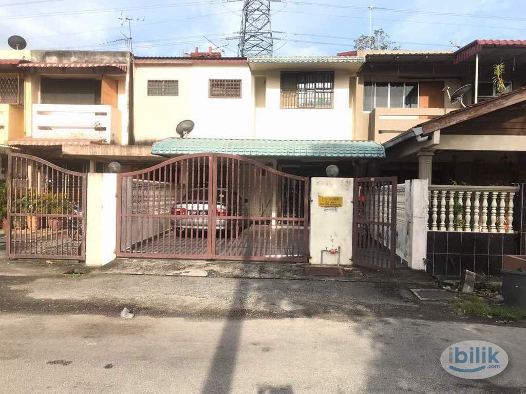 Middle Room at Taman Sri Serdang, Seri Kembangan - Image 3