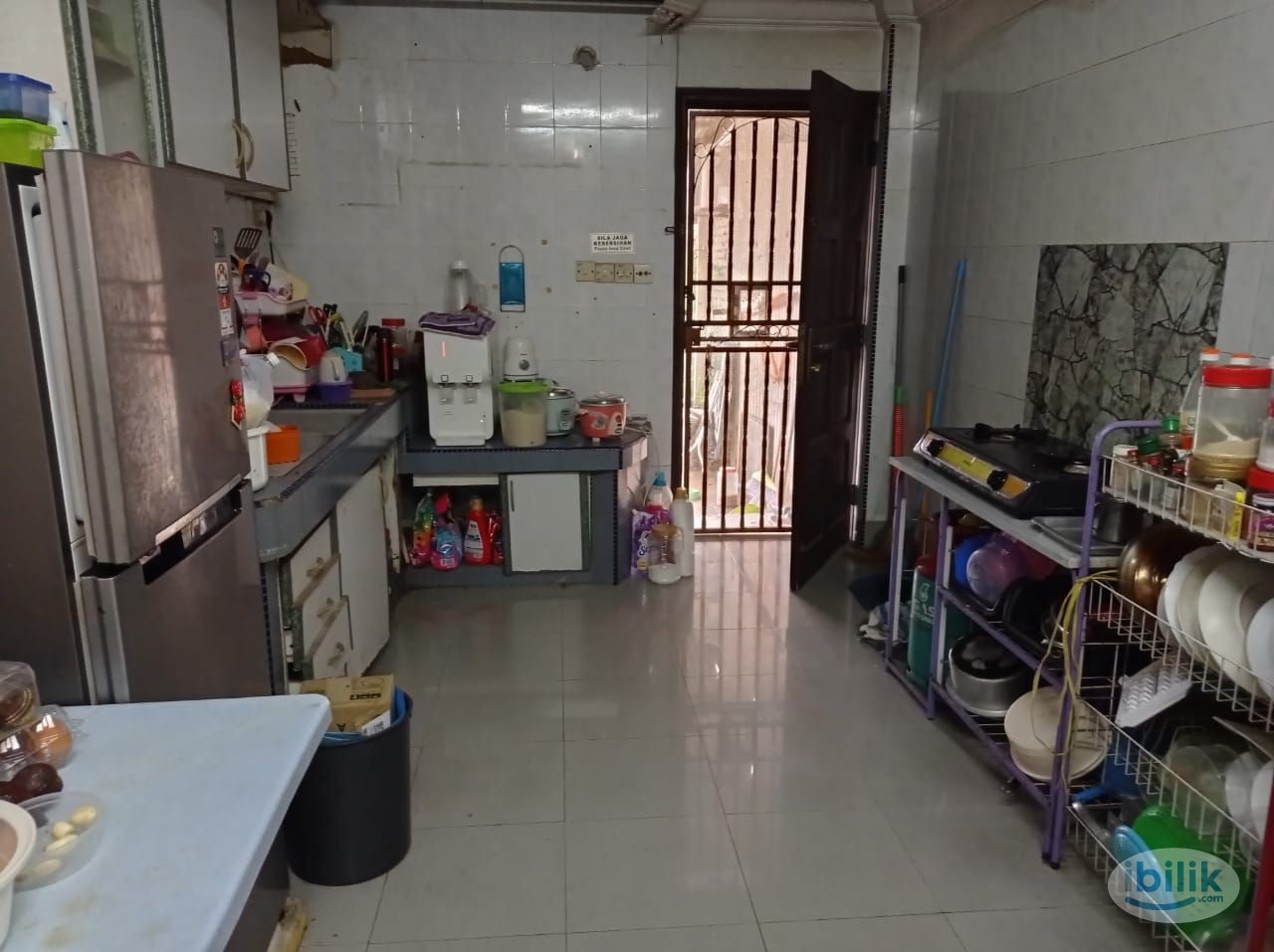 Middle Room at Taman Sri Serdang, Seri Kembangan - Image 4