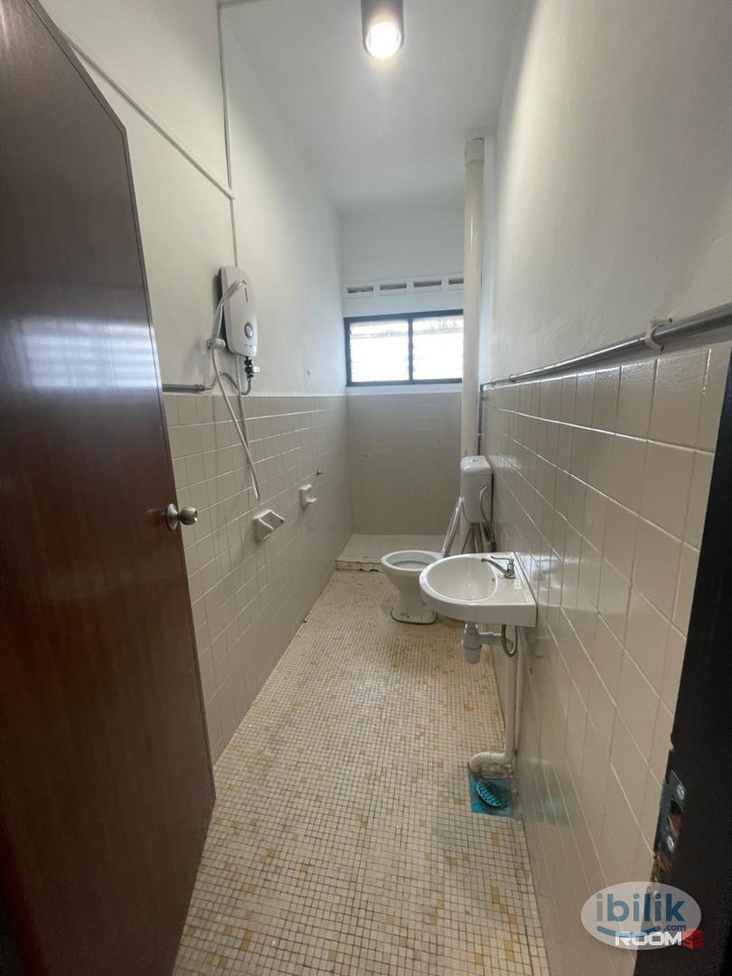 🏡 CIQ Within Reach 🏰- Budget Room ❗ ZERO DEPOSIT ❗ Walking distance - Image 3