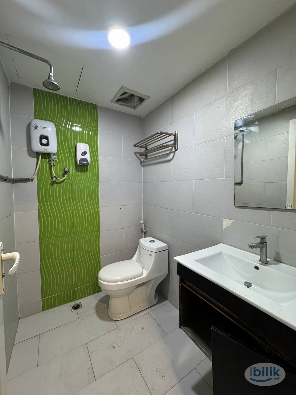✨Super cozy room for rent at Taman Pelangi ~ Zero Deposit/Low Deposit Available 📍5-10 mins drive to customs CIQ - Image 3