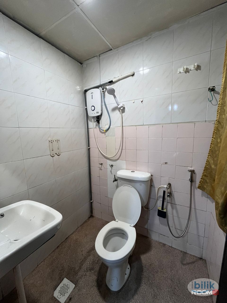 Stay Comfortably Near CIQ, KSL & Midvalley! 🚆 Cozy room with WiFi, private bathroom & zero deposit! 🔥😎 - Image 3