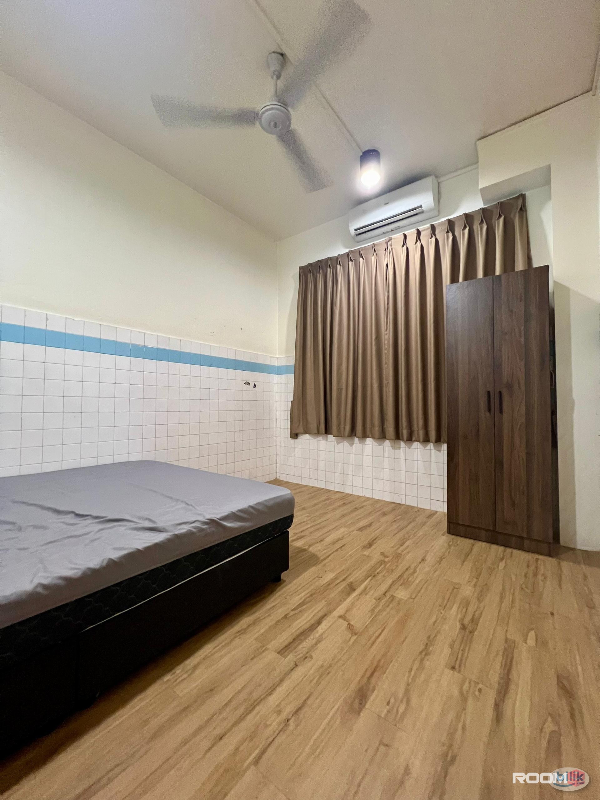 📌Aircond room for rent 📍10 mins walking distance to customs CIQ ⭐Zero Deposit Available ✅ - Image 1