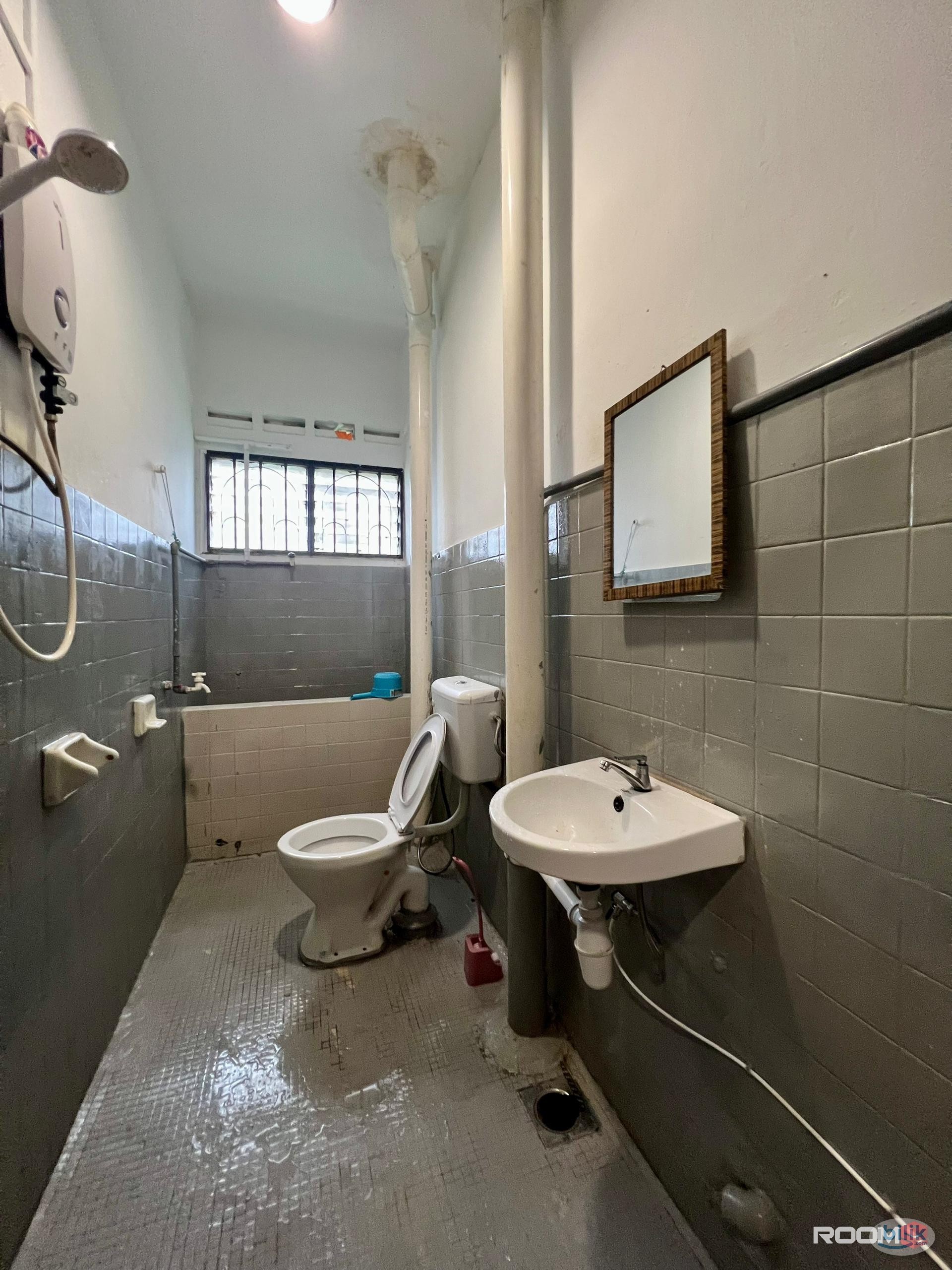 📌Aircond room for rent 📍10 mins walking distance to customs CIQ ⭐Zero Deposit Available ✅ - Image 4
