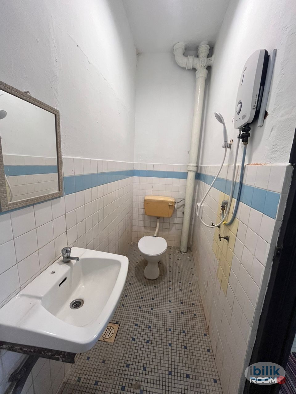 🏃🏻‍♂️Stay minutes away from Sentosa Mall, CIQ and food🍛😋 ! - Affordable, cozy and fully furnished room available🤗🫶 - Image 4