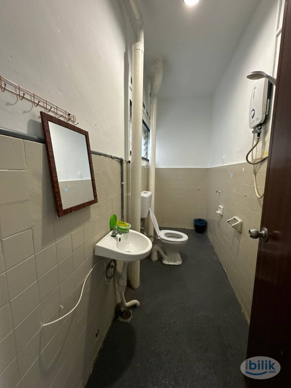 🔥1 KM to CIQ 🔥| SUPER easy commute😎 🌟Affordable, cozy & perfect room for Singapore workers🌟 - Image 1