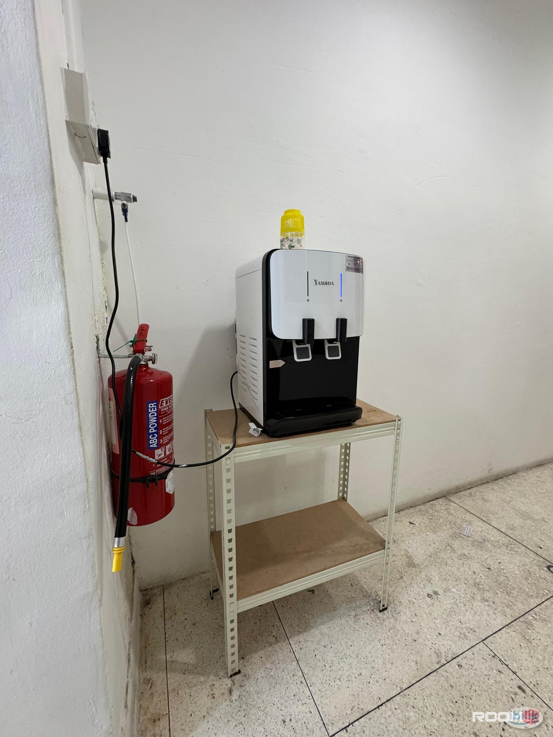 🚶‍♂️Short walk to CIQ📍- Cozy and available room for rent🌟 - Image 1