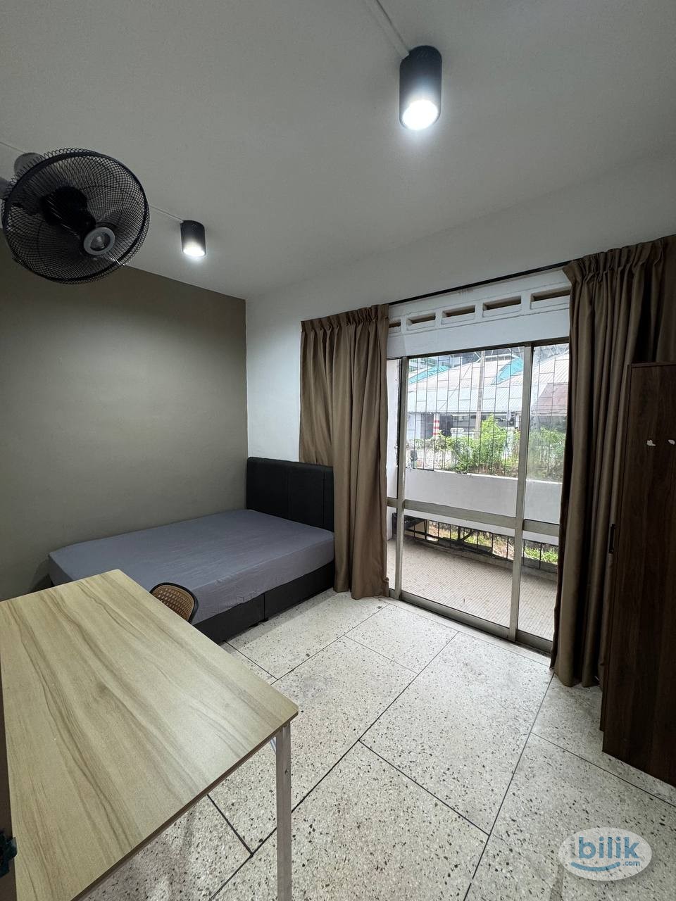 🚶‍♂️Short walk to CIQ📍- Cozy and available room for rent🌟 - Image 4