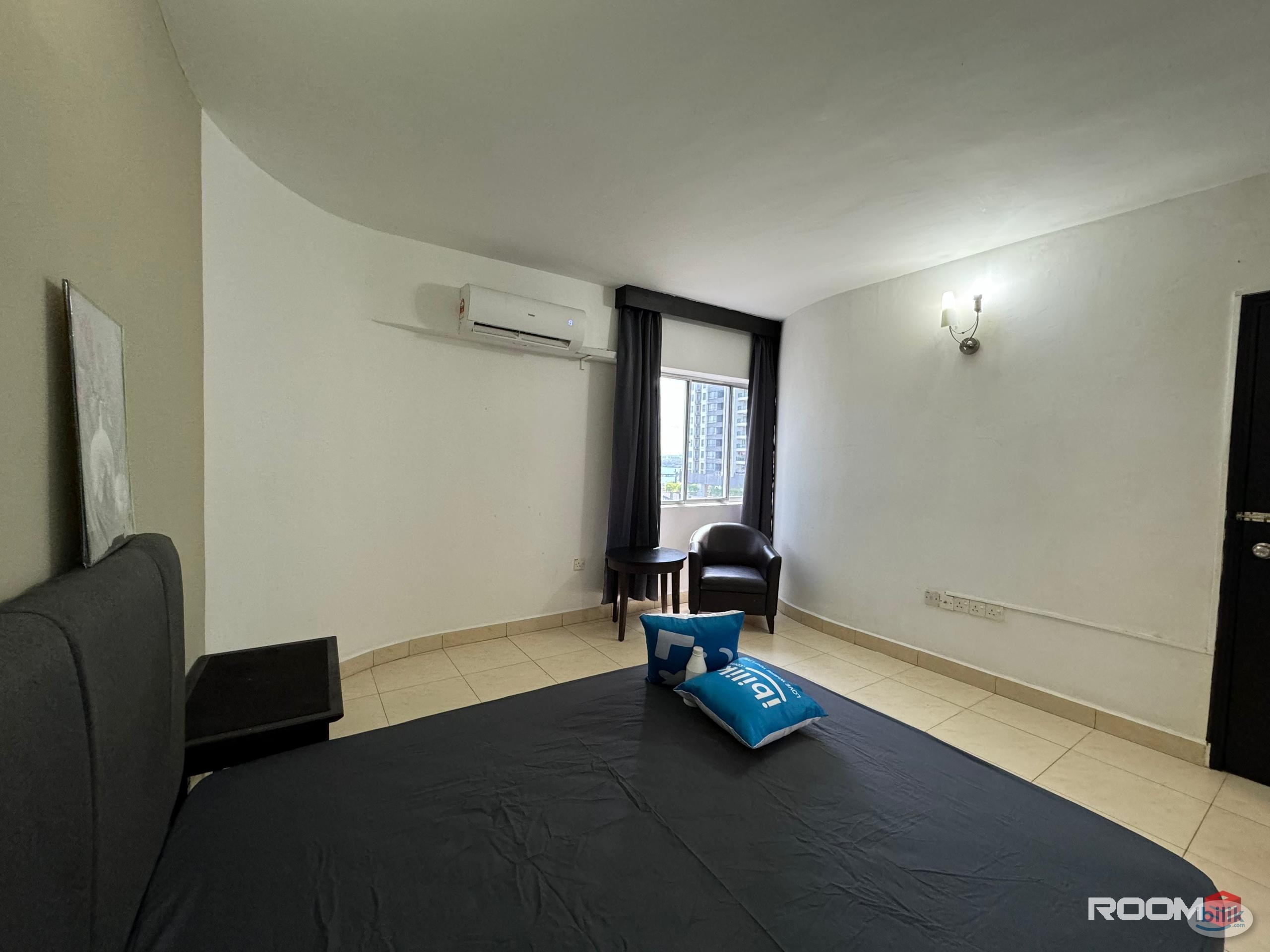 Master Room at CIQ, Johor Bahru - Image 1