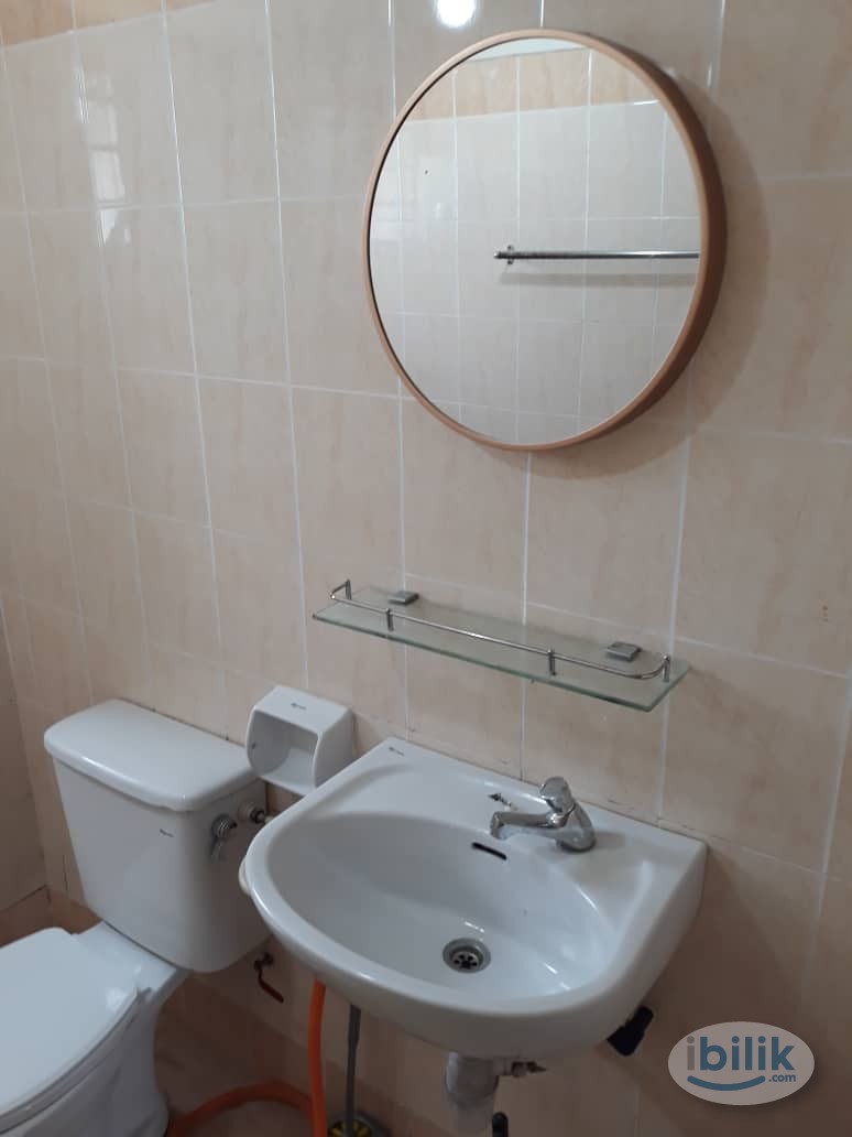 Single Room at SuriaMas, Bandar Sunway - Image 5