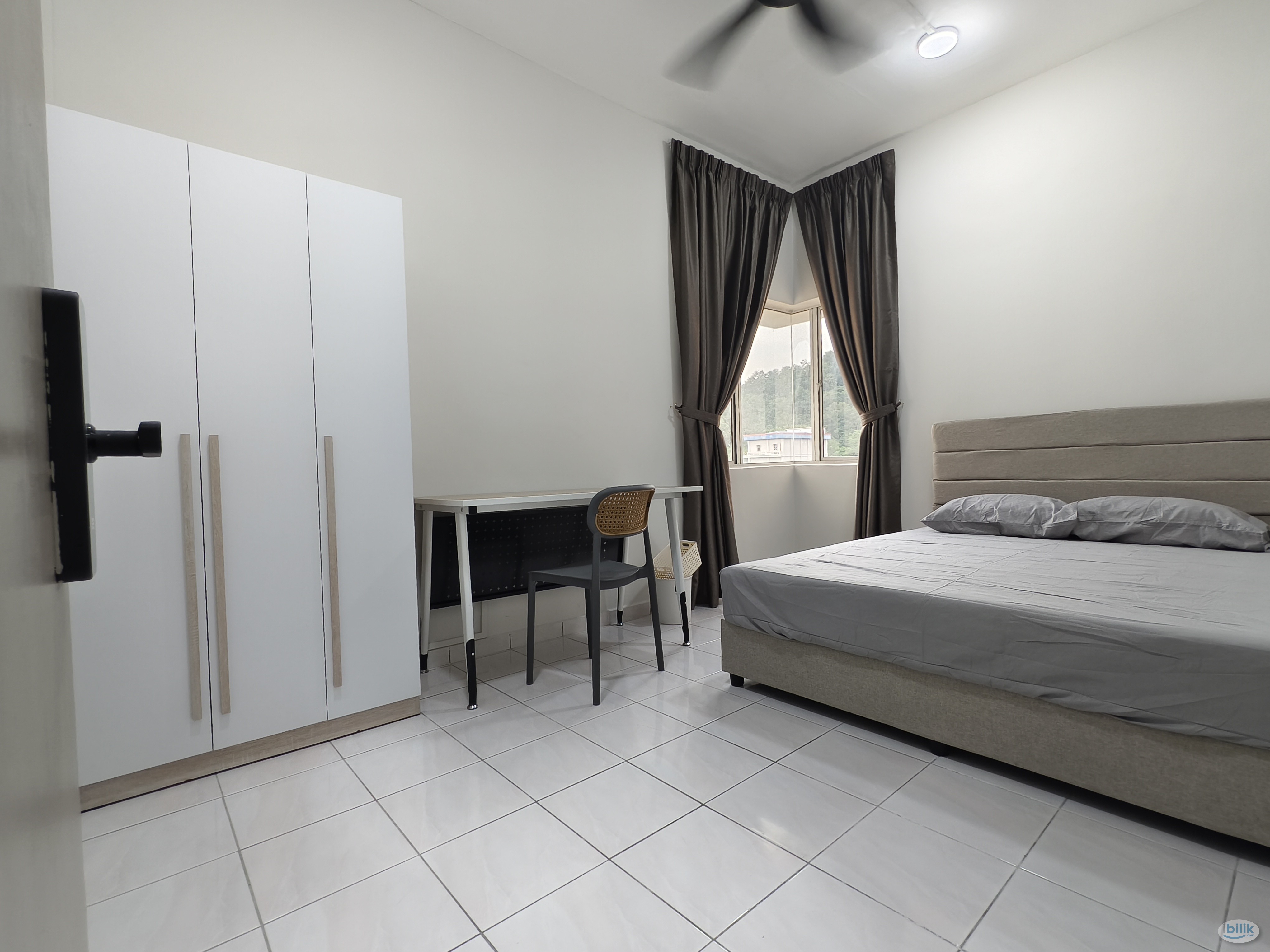 🏠Queen Room at Wangsa Metroview Wangsa Maju🏠-Free WiFi 🌐🚄Walking to LRT🚄ID Desgin Room - Image 1