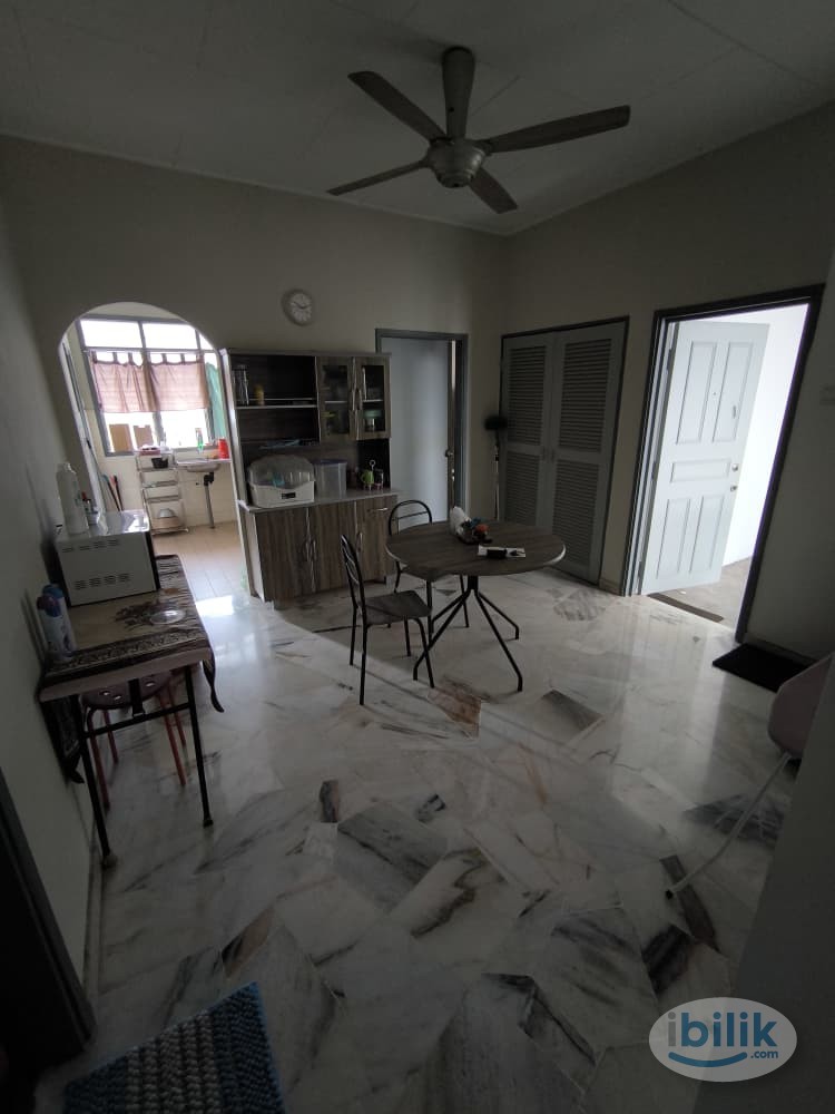 Goodyear court 1 fully furnished middle room with air cond - Image 4