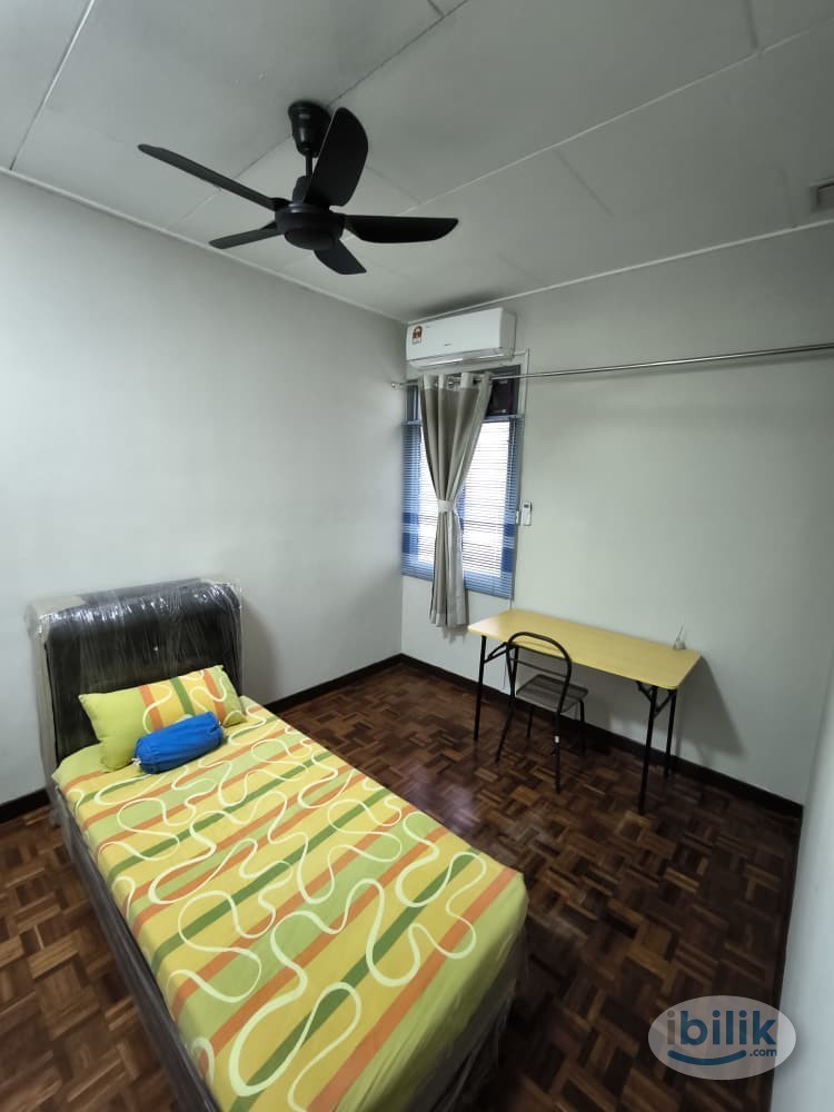 Goodyear court 1 fully furnished middle room with air cond - Image 1