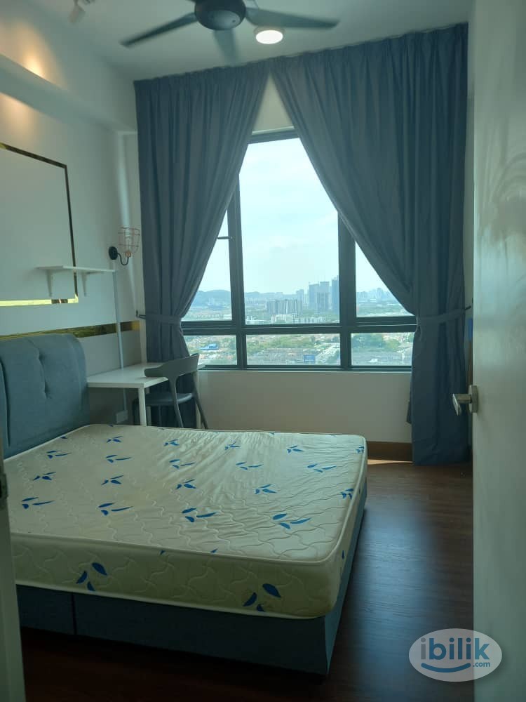 Middle Room at Greenfield Residence, Bandar Sunway - Image 1