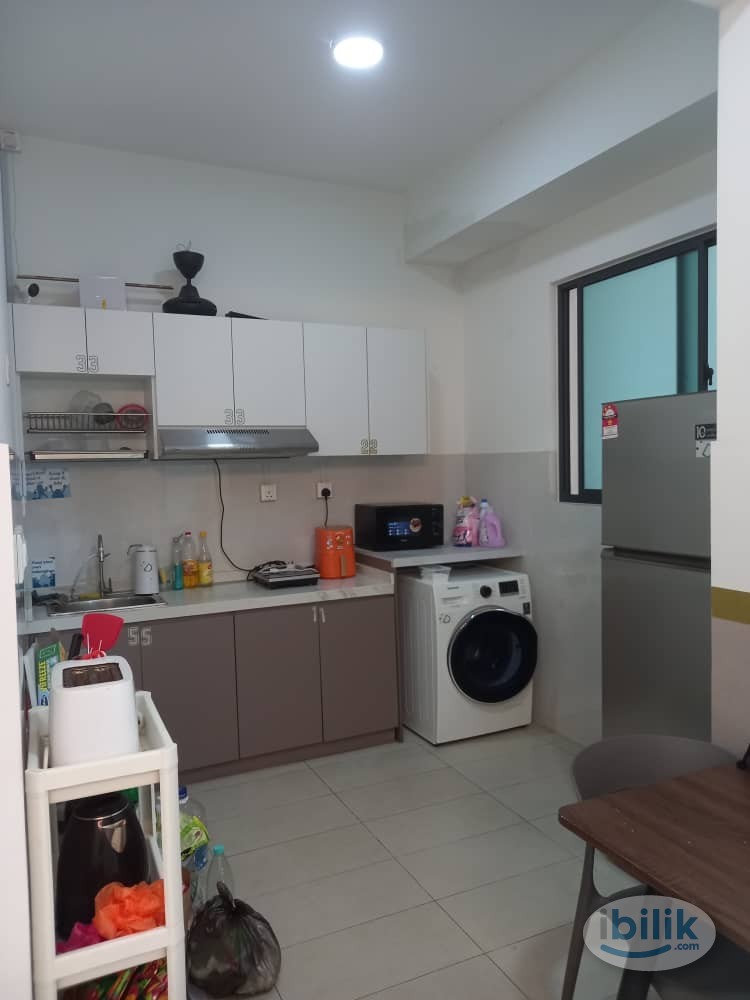 Middle Room at Greenfield Residence, Bandar Sunway - Image 4