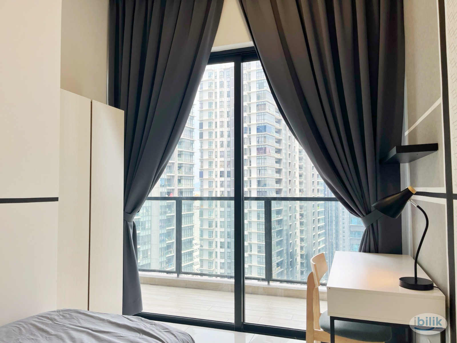 FEMALE Premium Balcony Room at Astoria near KLCC  Gleneagles - Image 1