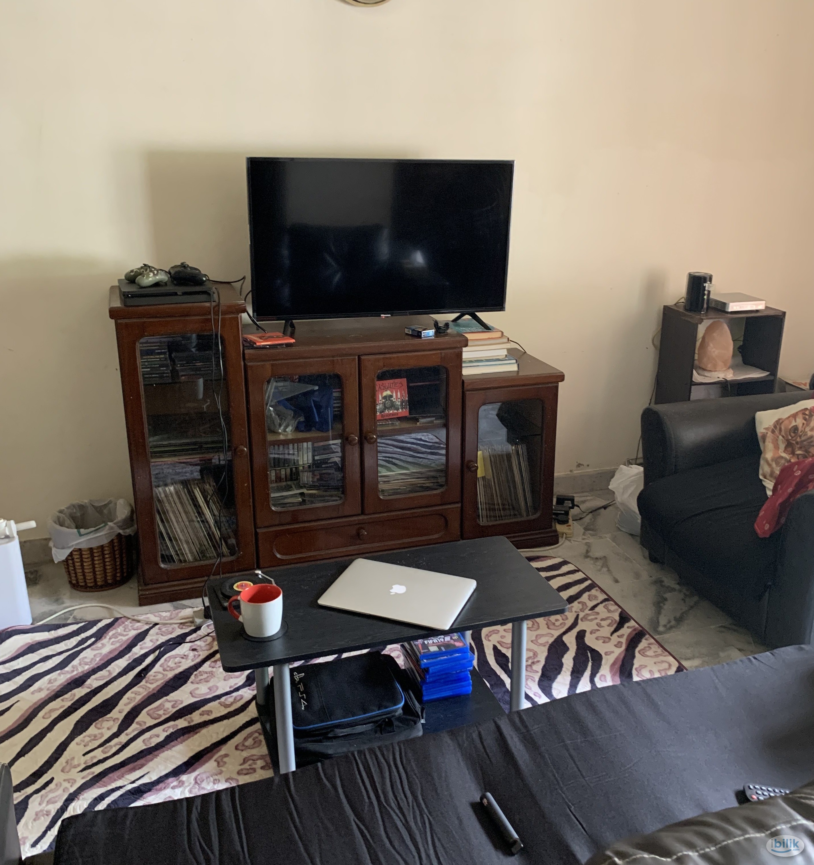Middle Room at USJ 4, the best terrace house in Subang Jaya - Image 4