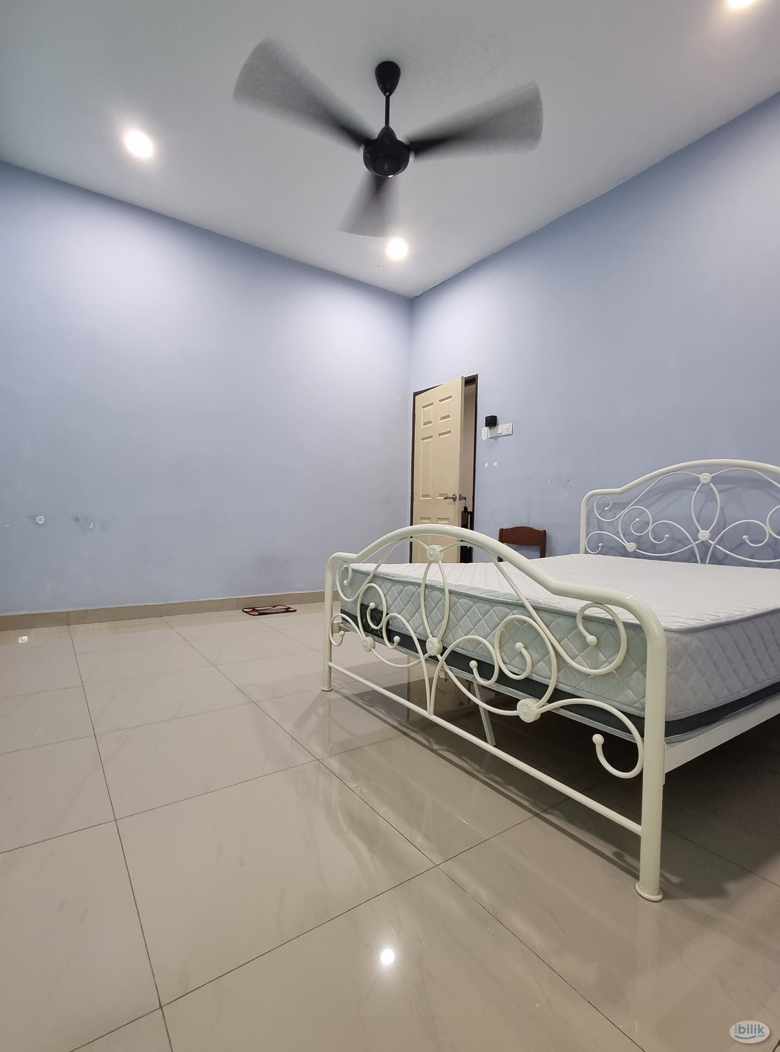 Middle Room at Ipoh, Perak - Image 1