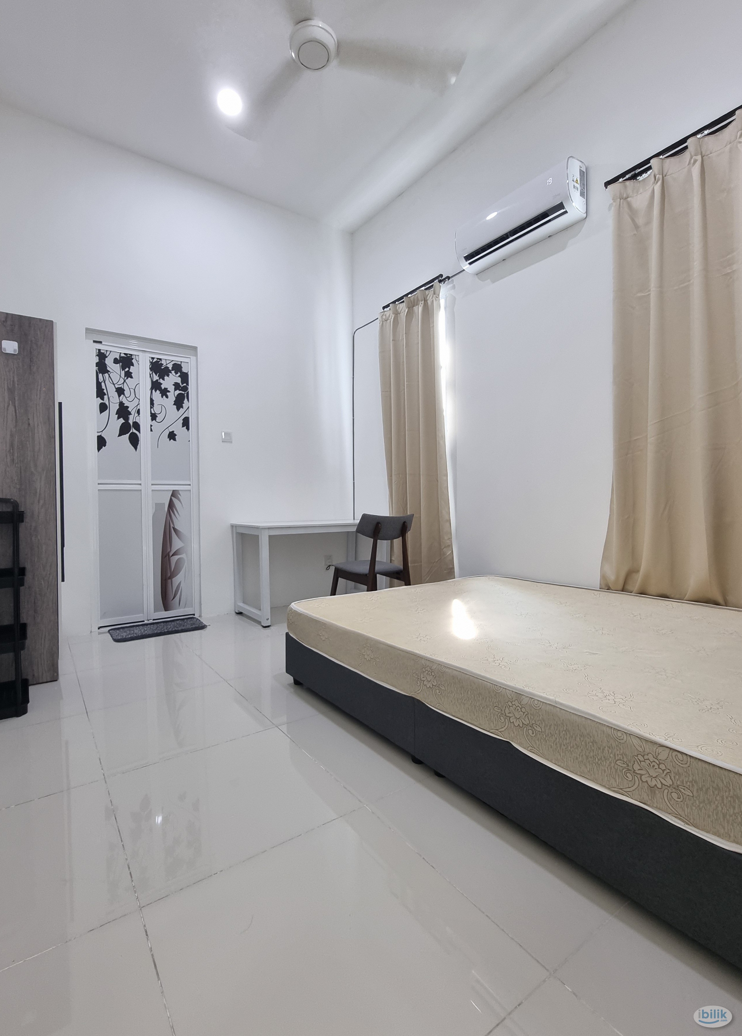 Middle Room at Ipoh, Perak - Image 1