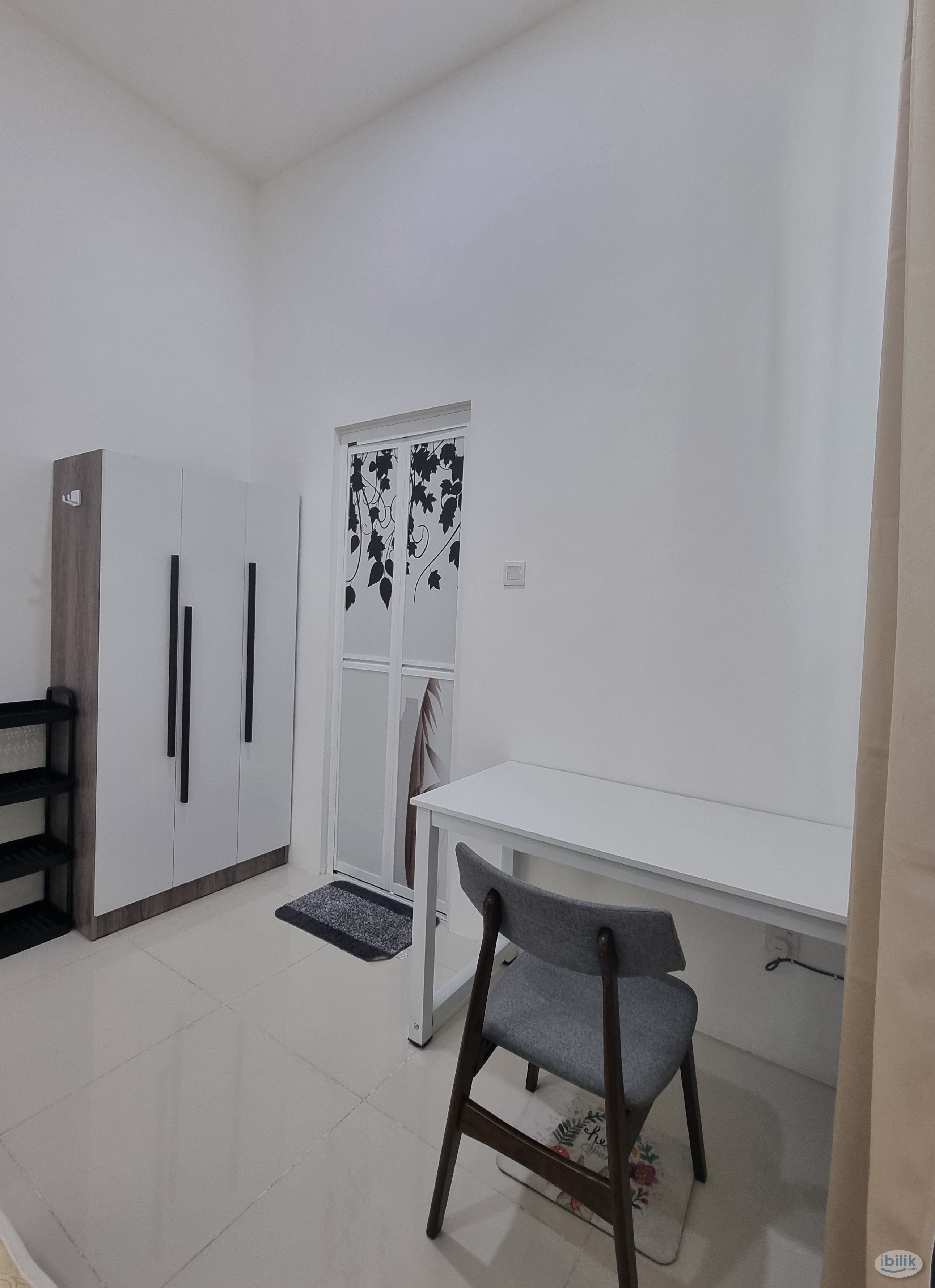 Middle Room at Ipoh, Perak - Image 2