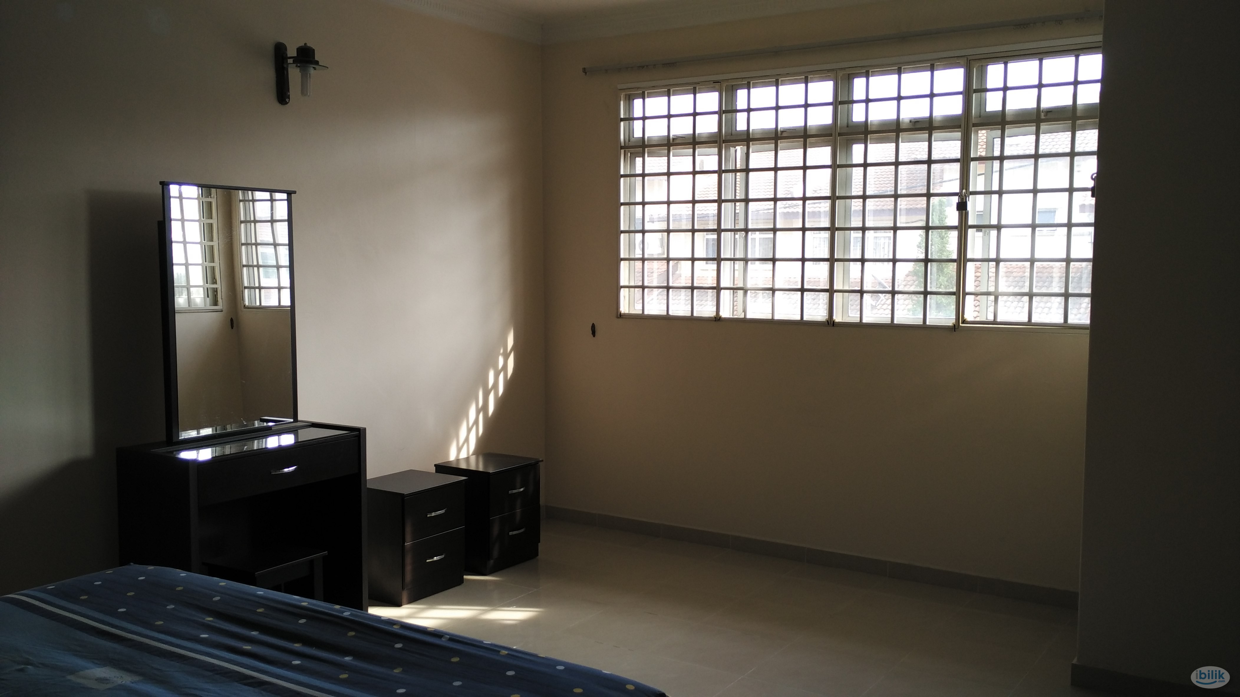 [Female only] Newly-renovated and fully-furnished Master Room at Taman Meranti Jaya, Puchong - Image 3