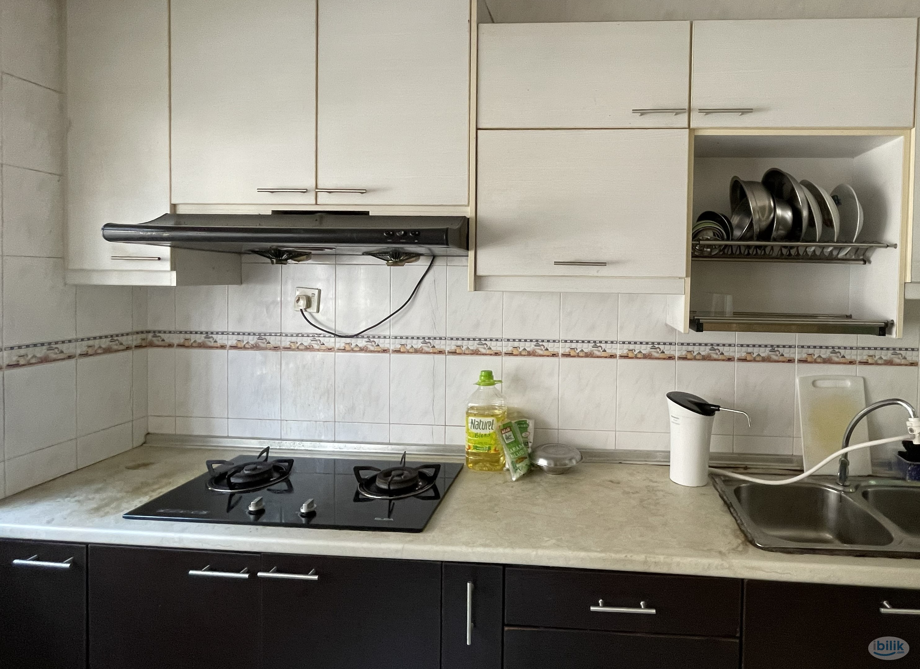 [Female only] Newly-renovated and fully-furnished Master Room at Taman Meranti Jaya, Puchong - Image 4