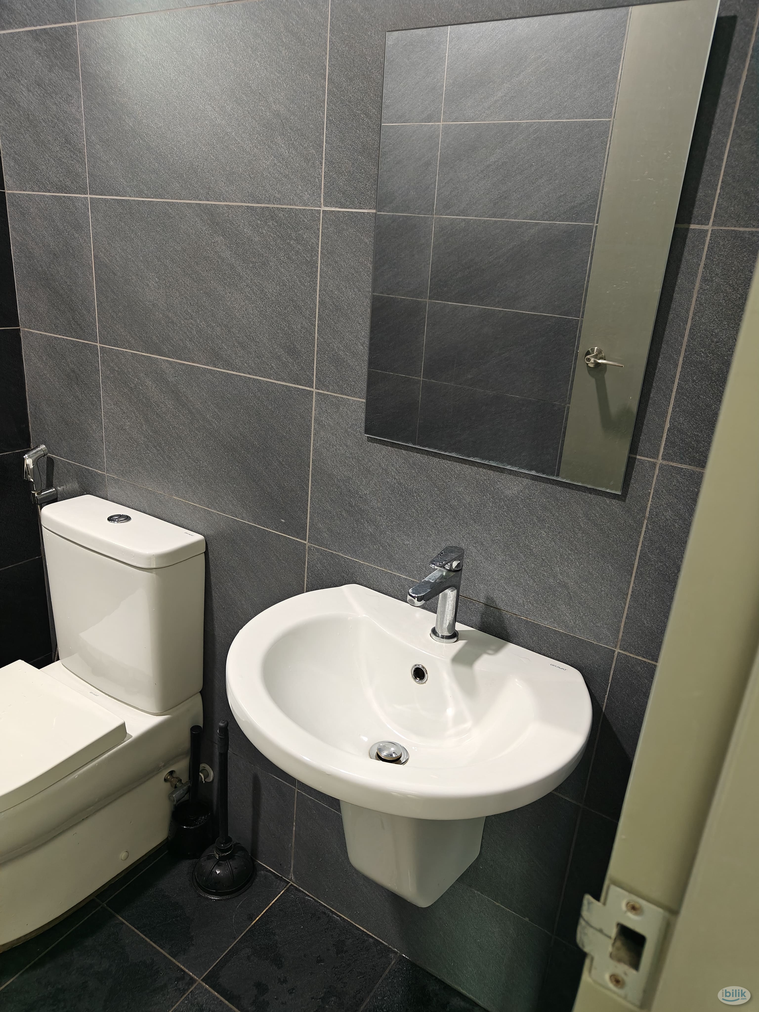 Master Room at Setia Pinnacle, Sungai Ara - Image 2
