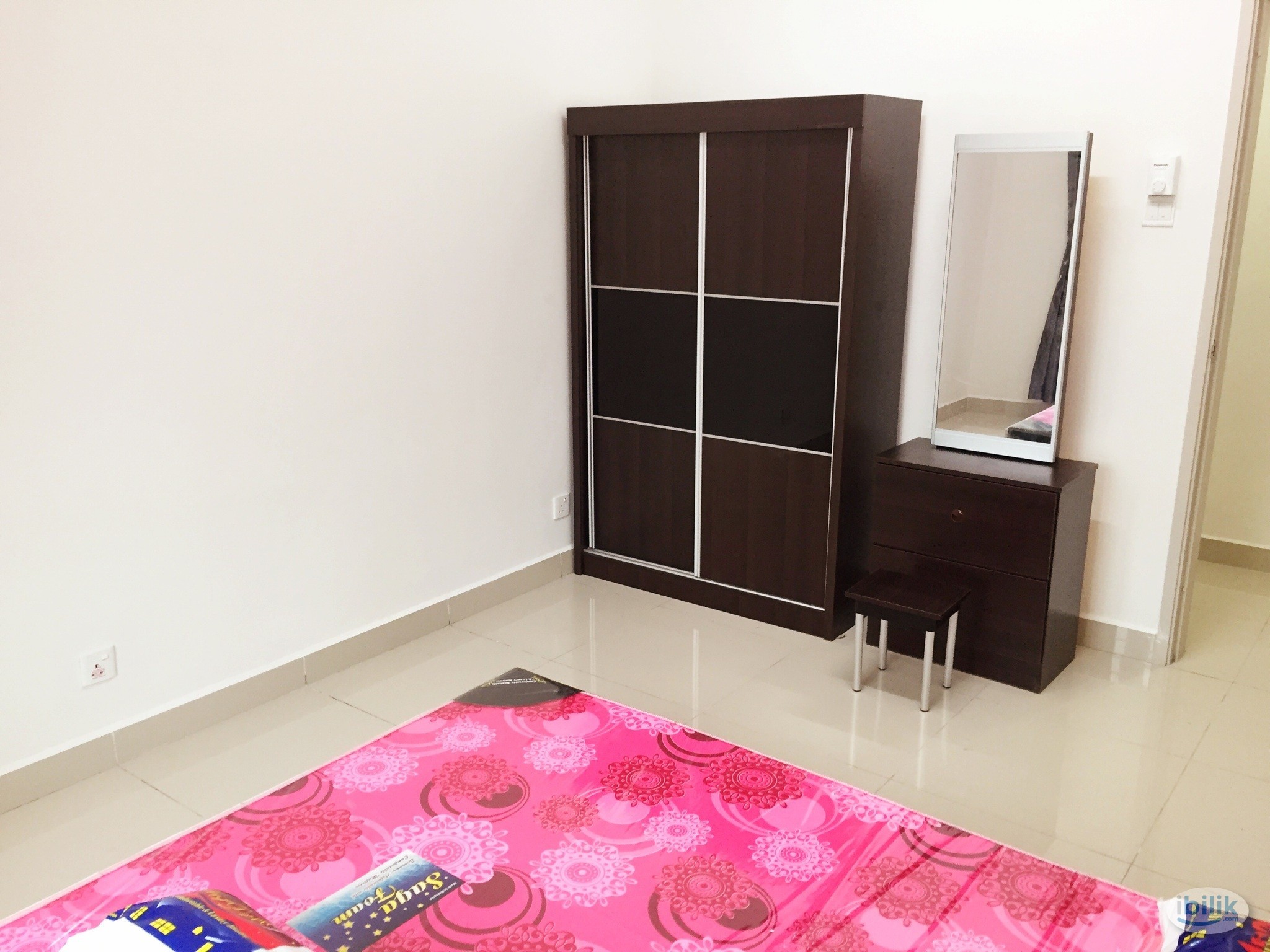 Middle Room at Gardens Ville, Sungai Ara - Image 1