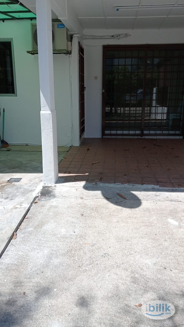 Middle Room at PU10, Bandar Puchong Utama - Image 1