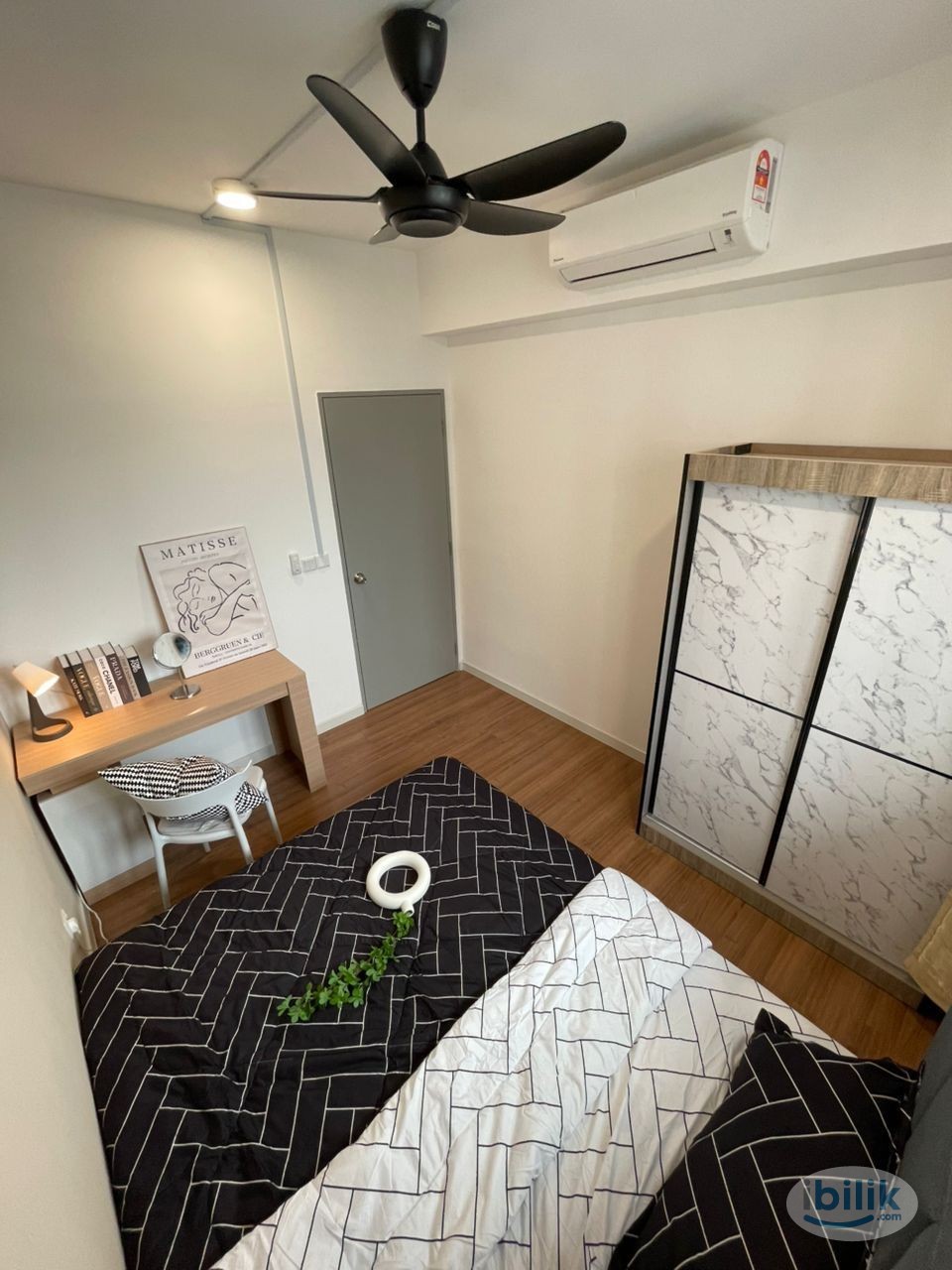 Middle Room at M Vertica KL City Residences, Cheras - Image 1