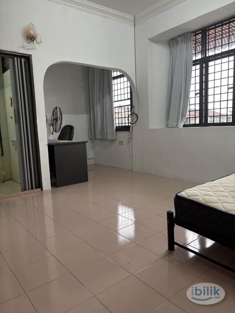 4 Bedrooms 3 Bathrooms 2-storey terrace house for Rent - Image 4