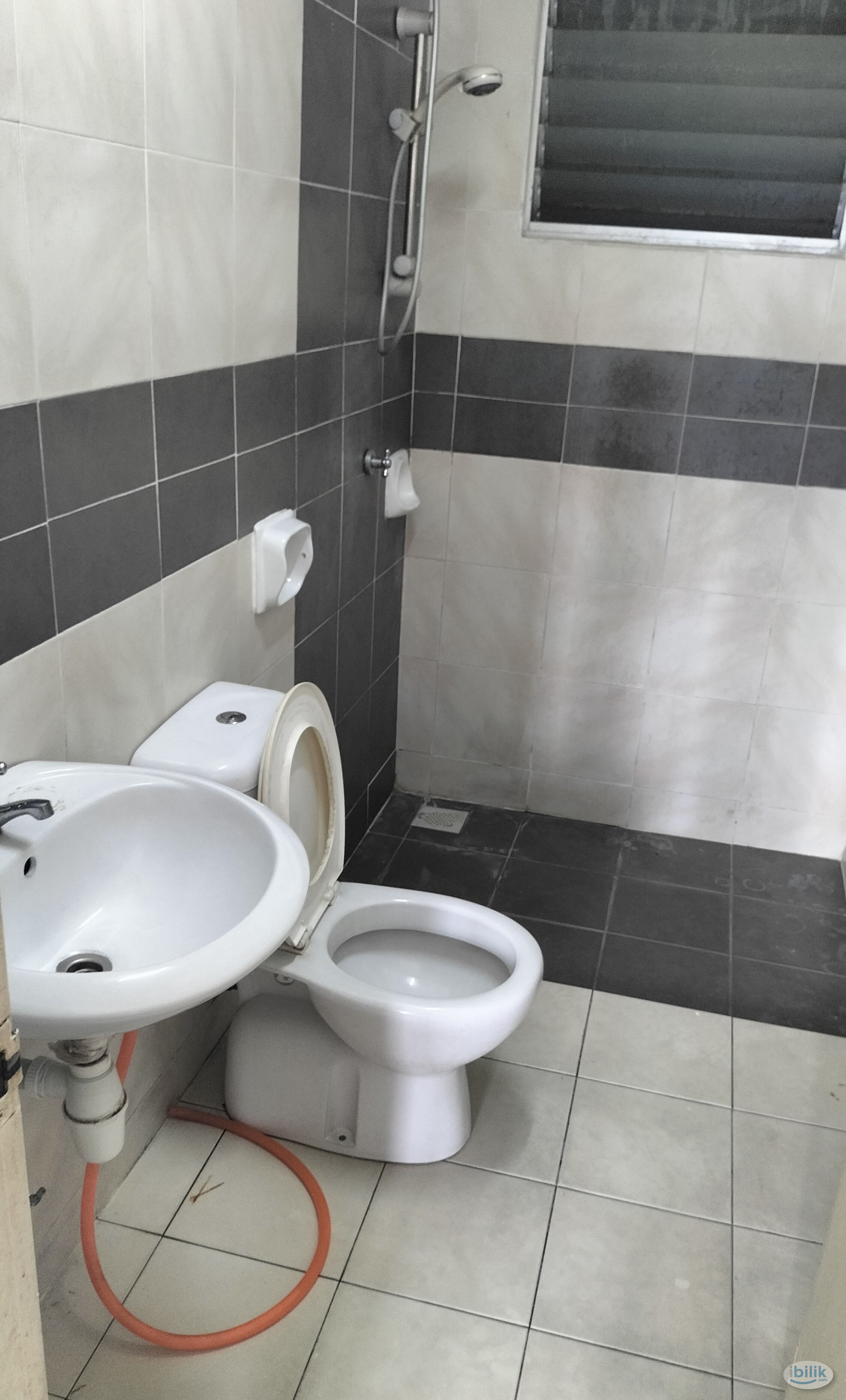 Nice Medium Room, Female Malay, Putra Suria Resident, 2min CHERAS LRT - Image 4