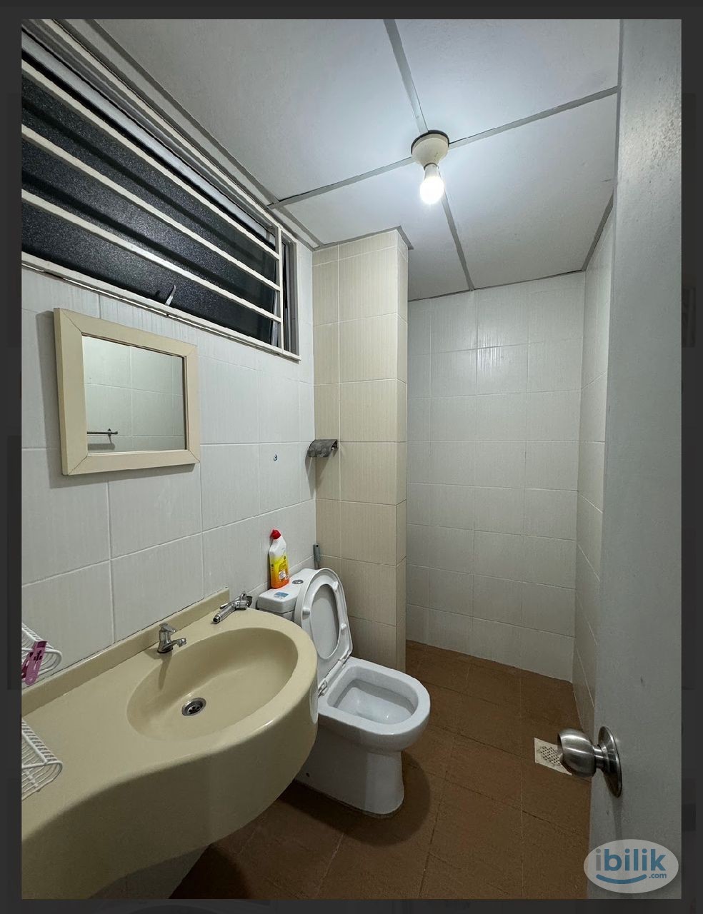 Master Room at Platinum Lake PV16, Setapak - Image 2