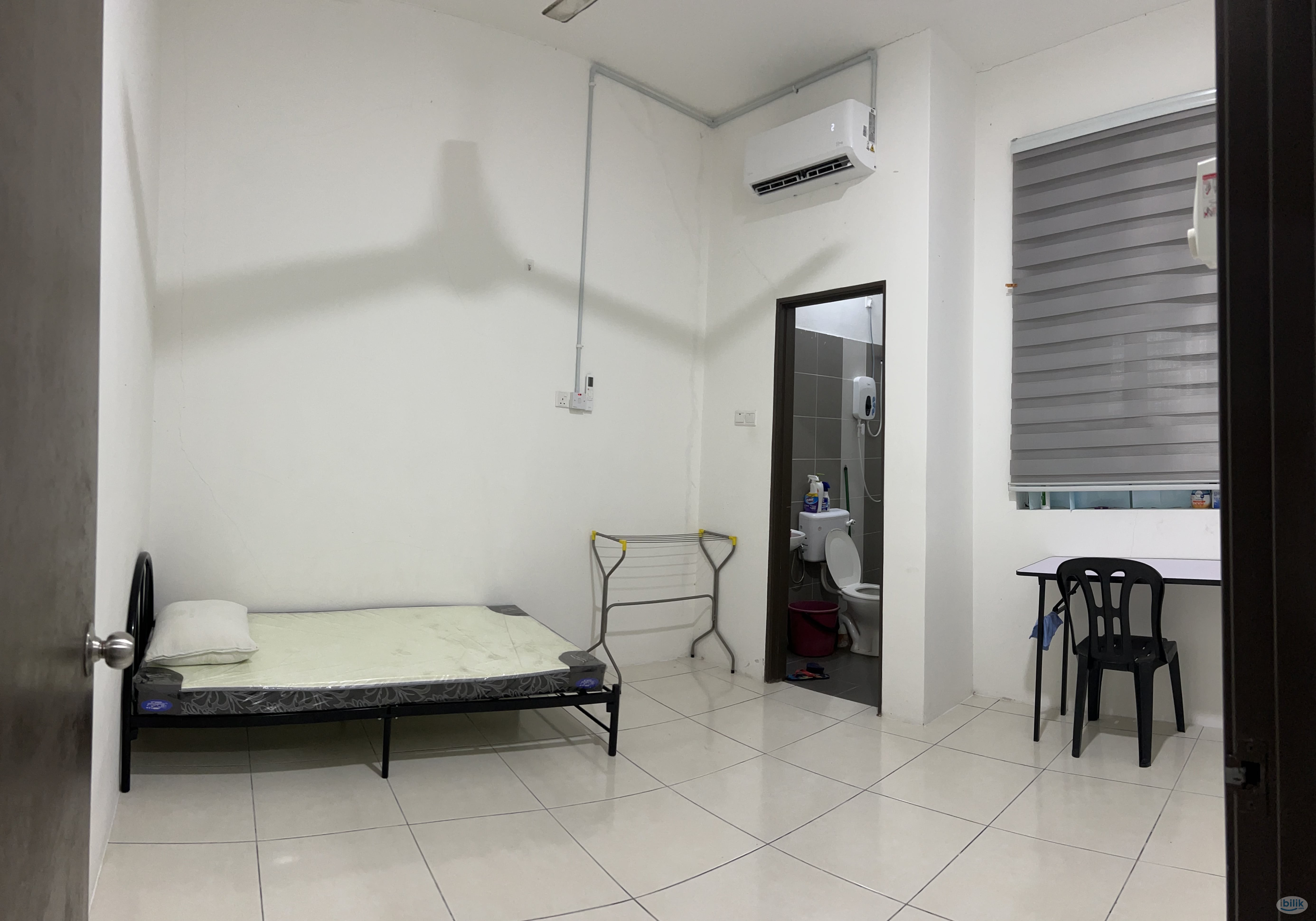 MASTER BEDROOM WITH PRIVATE BATHROOM - Image 3