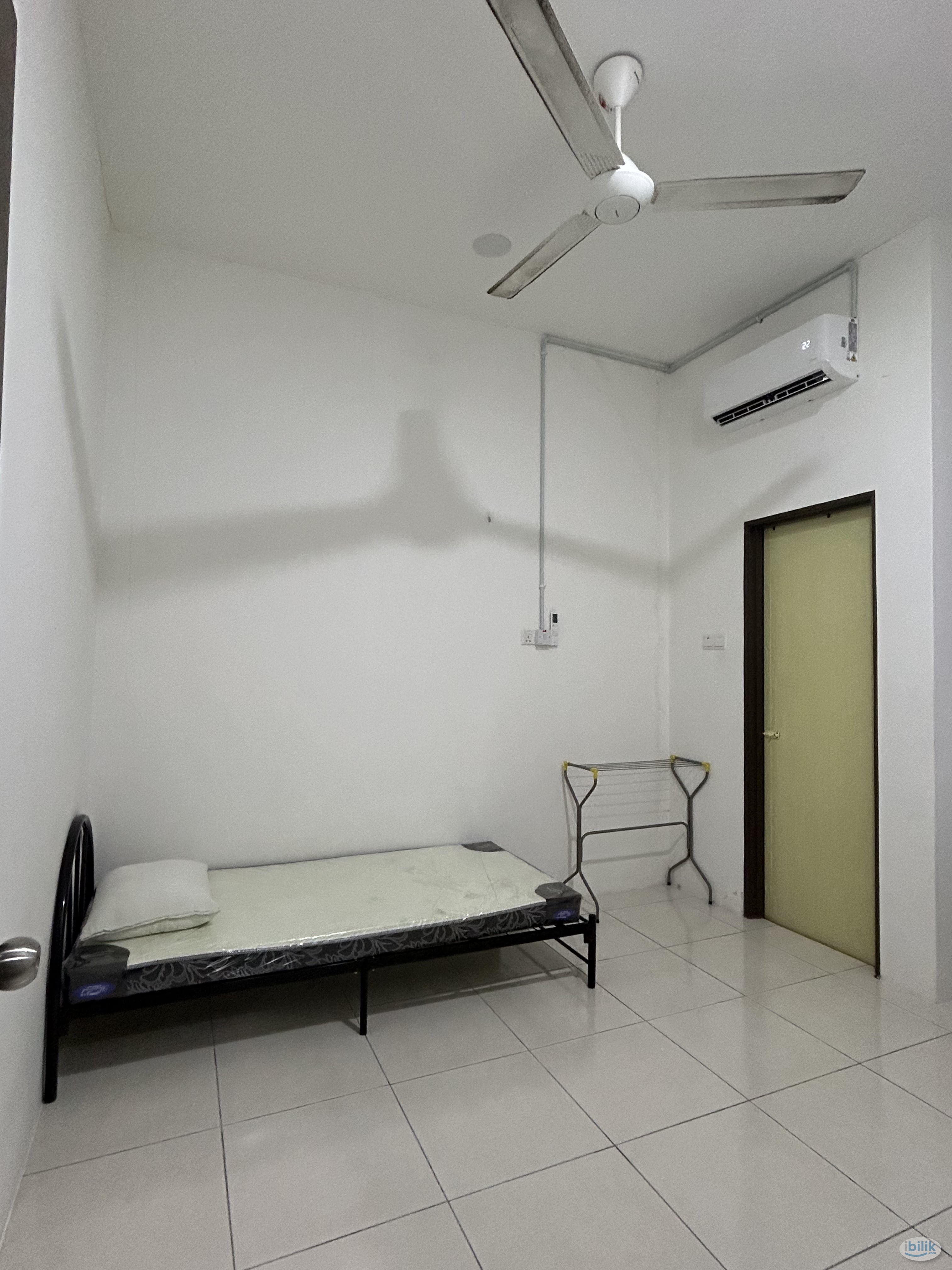 MASTER BEDROOM WITH PRIVATE BATHROOM - Image 4