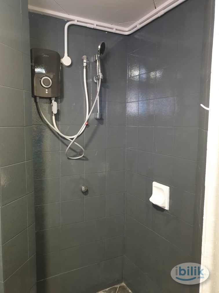 📢Share Private Attached Bathroom🚿公用私人厕所🌀单人房 Middle Room 📍Menara City One Condo🚶‍♂️Menara AIA🚆LRT: Bandaraya, Dang Wangi, - Image 4
