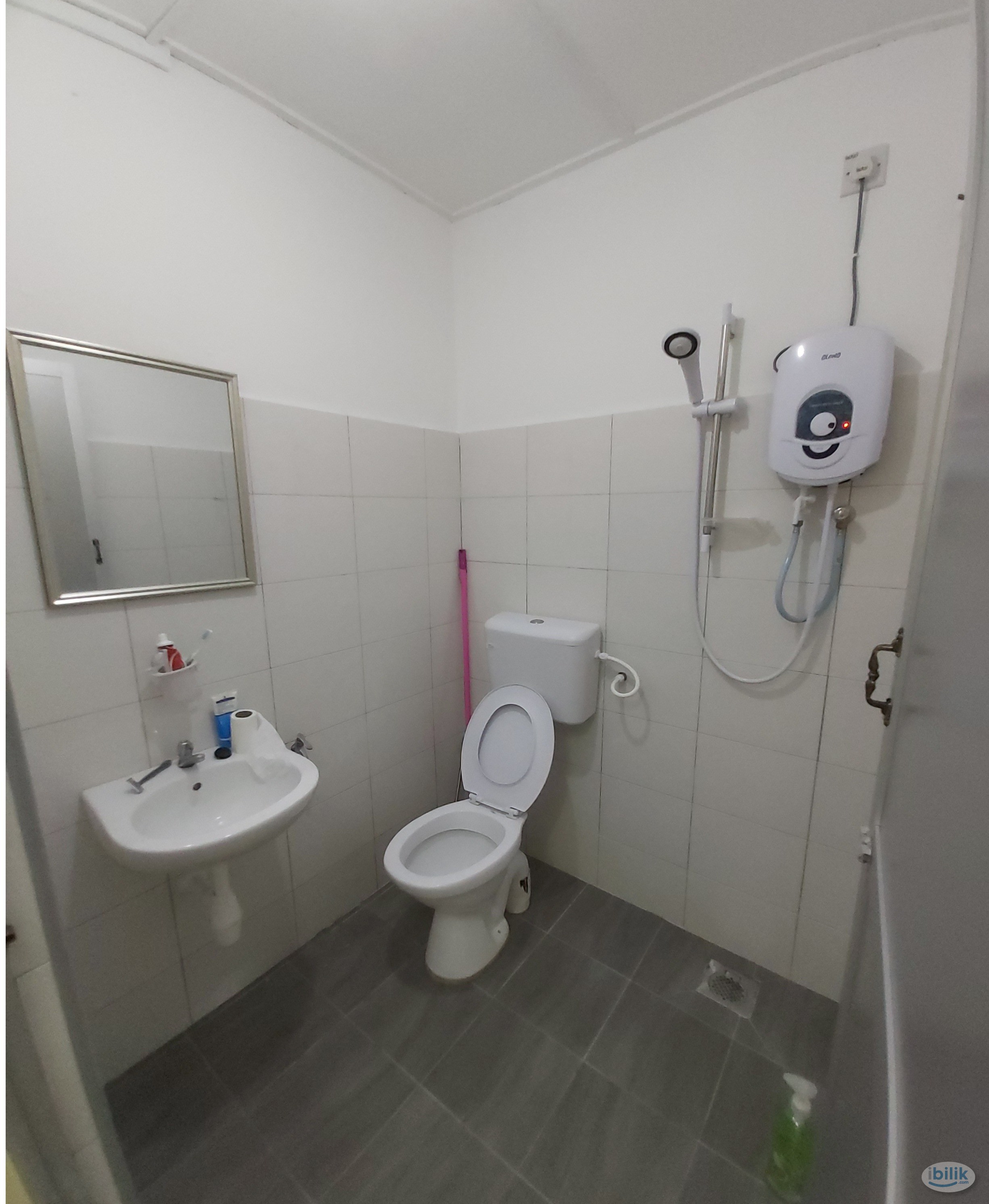 Single Room Opposite Hospital Besar Teluk Intan - Image 2