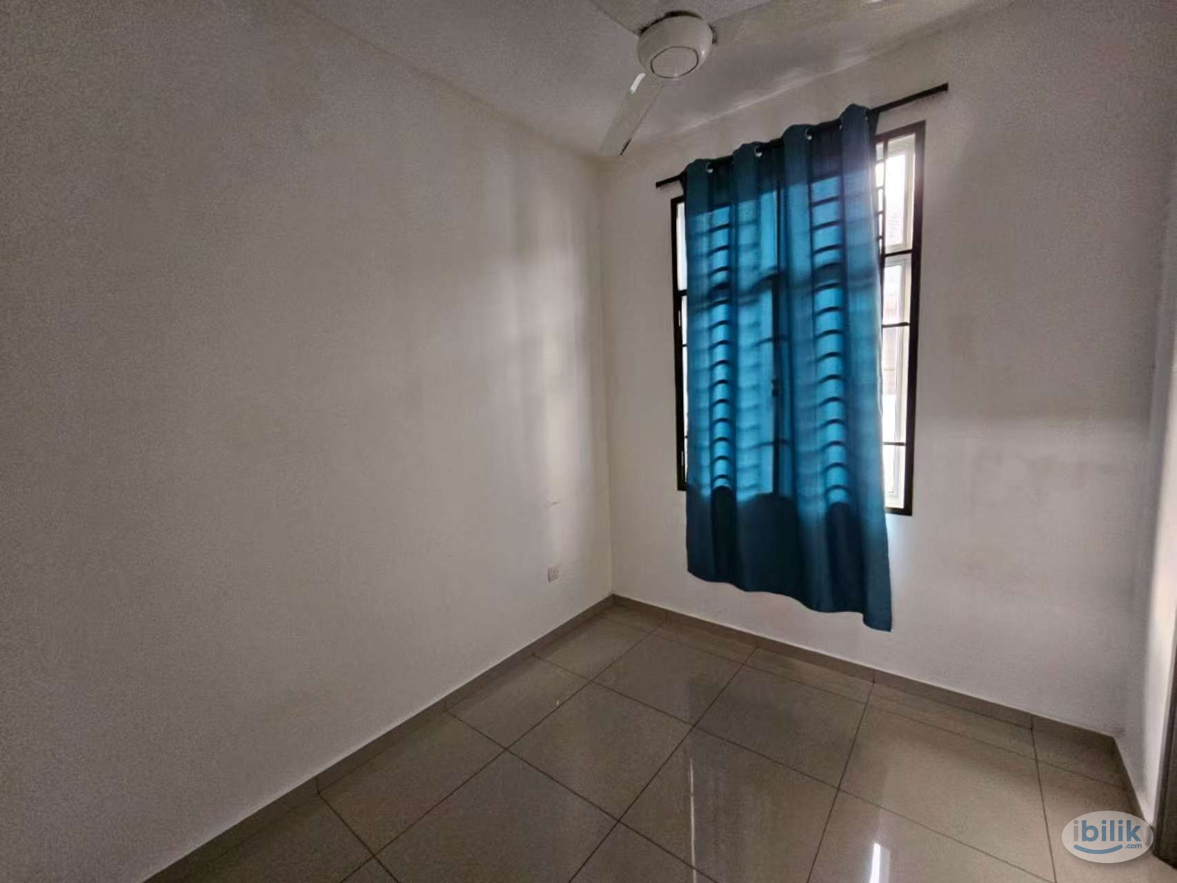 Middle Room at Rini Homes 1, Skudai - Image 1