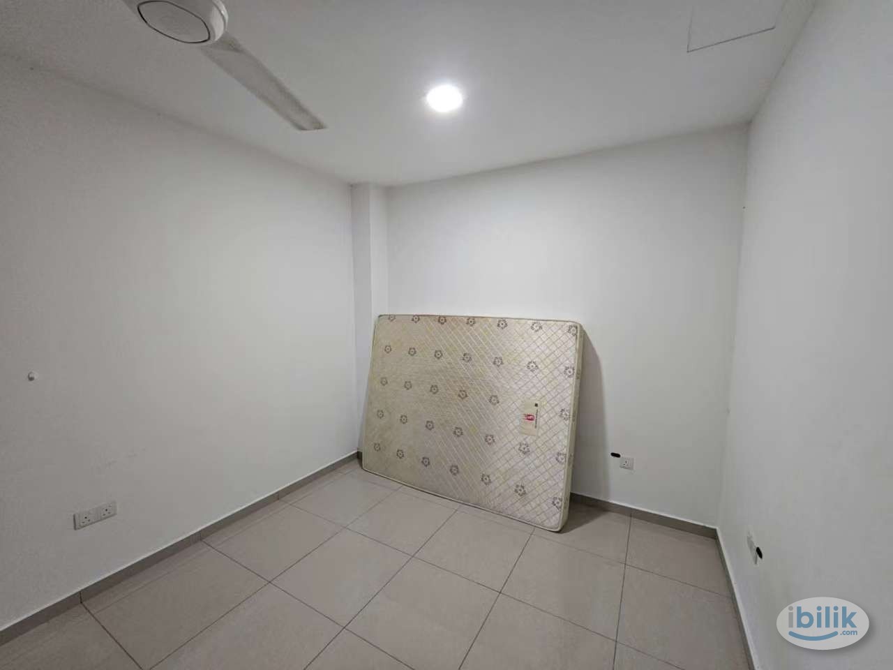 Middle Room at Rini Homes 1, Skudai - Image 2