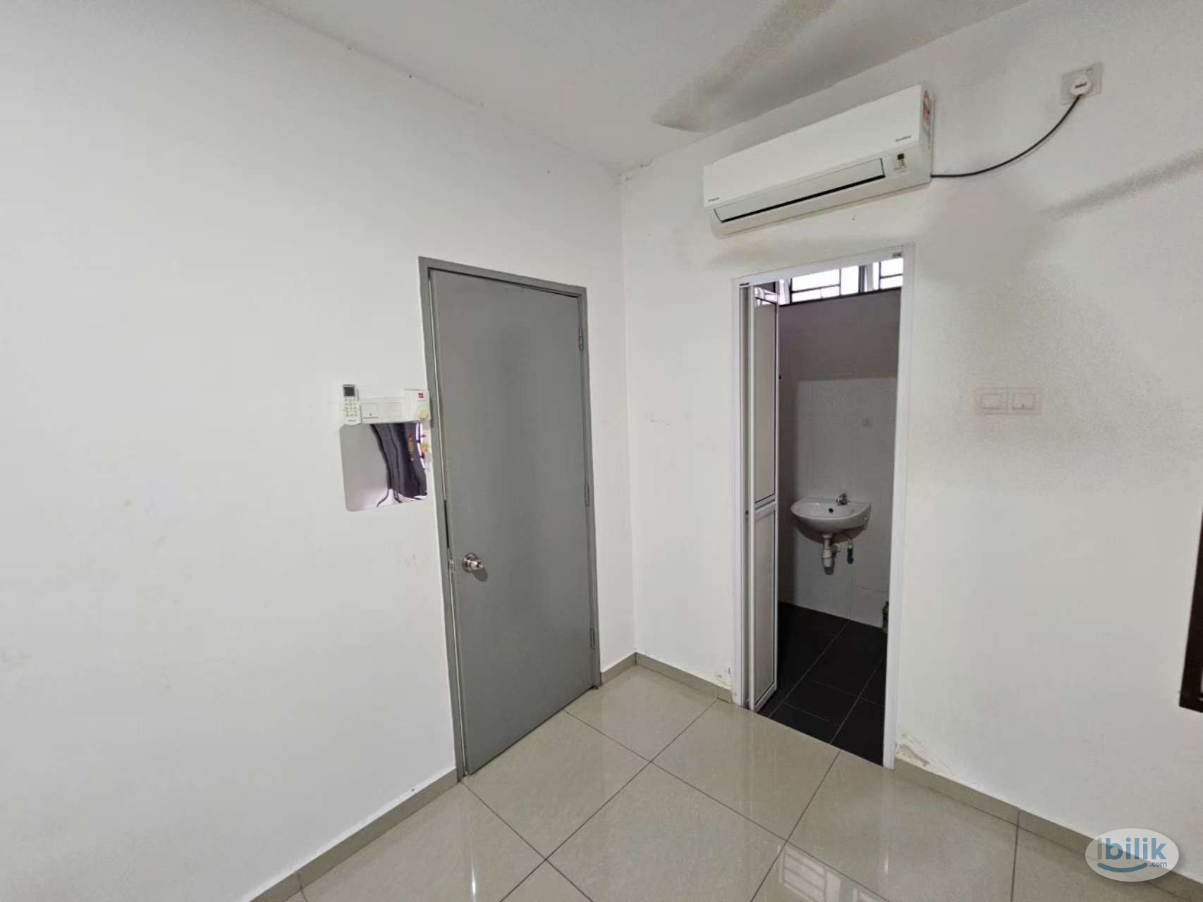 Middle Room at Rini Homes 1, Skudai - Image 3