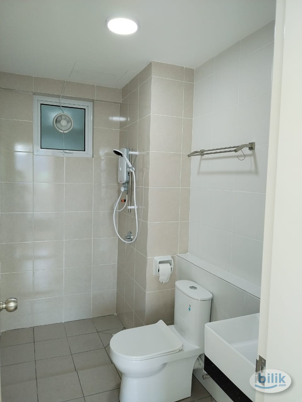 Master Room at Havana Beach Residences, Bayan Lepas - Image 3